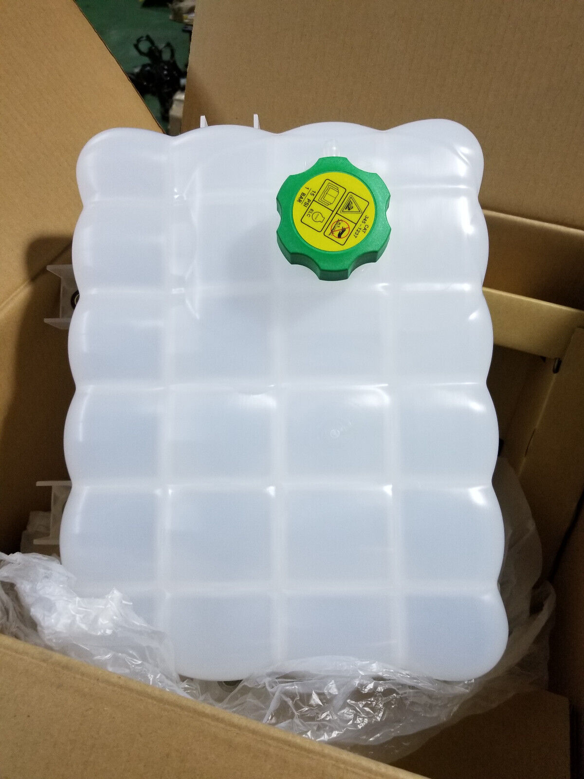 369-2207 8.96 Liter Coolant Tank 3692207