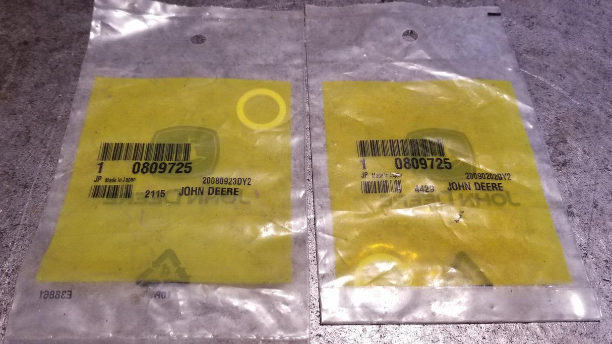0809725 JOHN DEERE LOT OF 2 PIECES