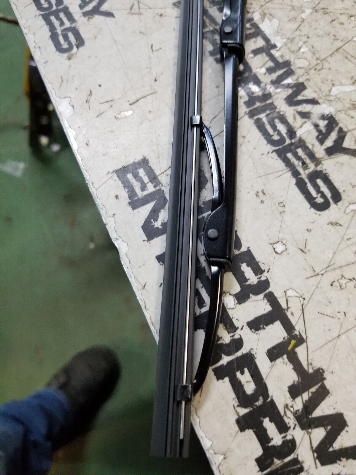 BOBCAT WIPER BLADE 7-168-954 7168954