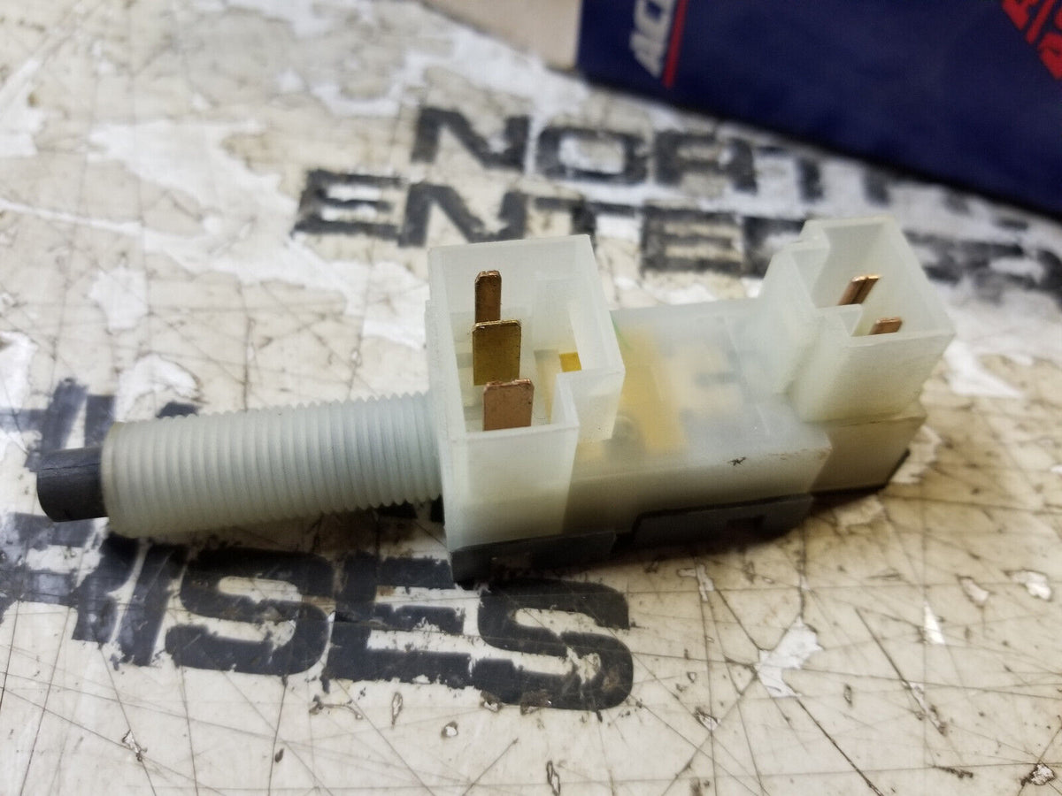 SINGLE Stop Lamp Switch Stoplight Switch Assembly 19330547