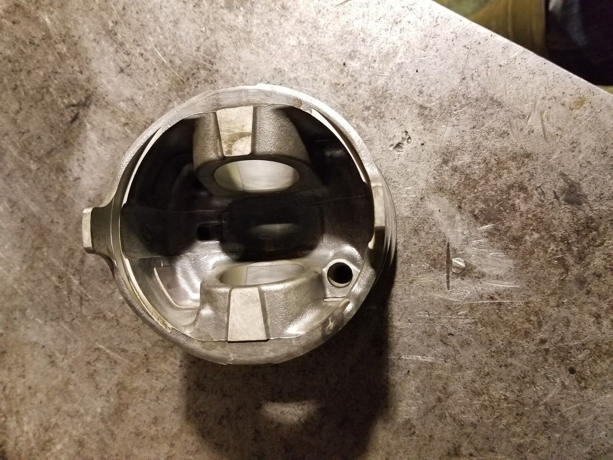 01 02 03 04 05 06 2001 - 2006 DURAMAX 6.6L PISTON RH PASSENGER 97303755 LLY LB7