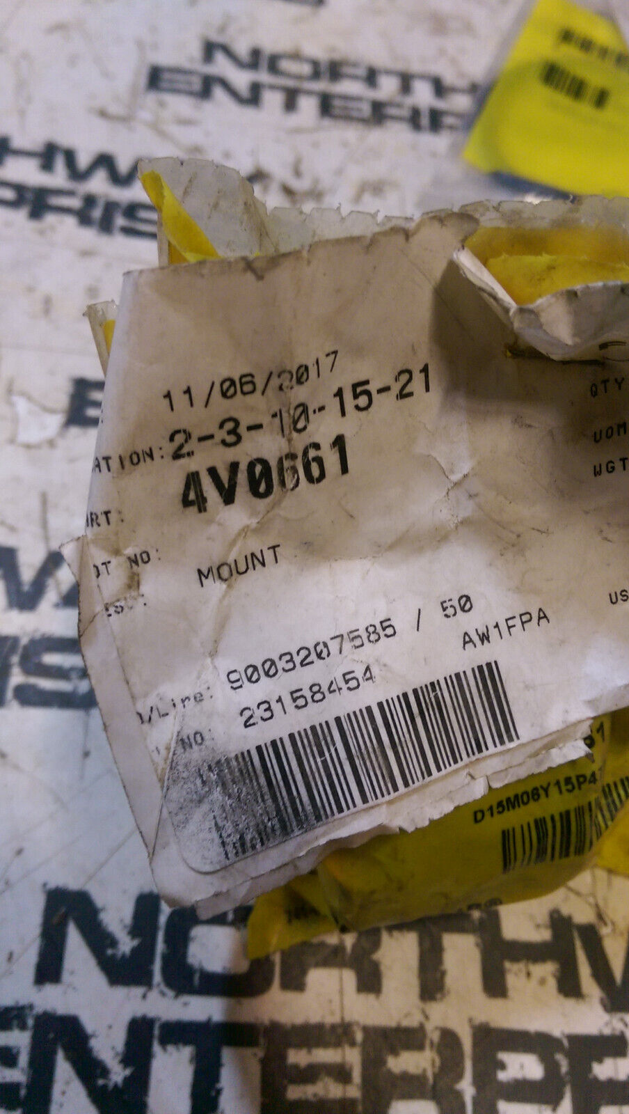 4V0661 4V-0661 LOT OF 2 BUSHINGS