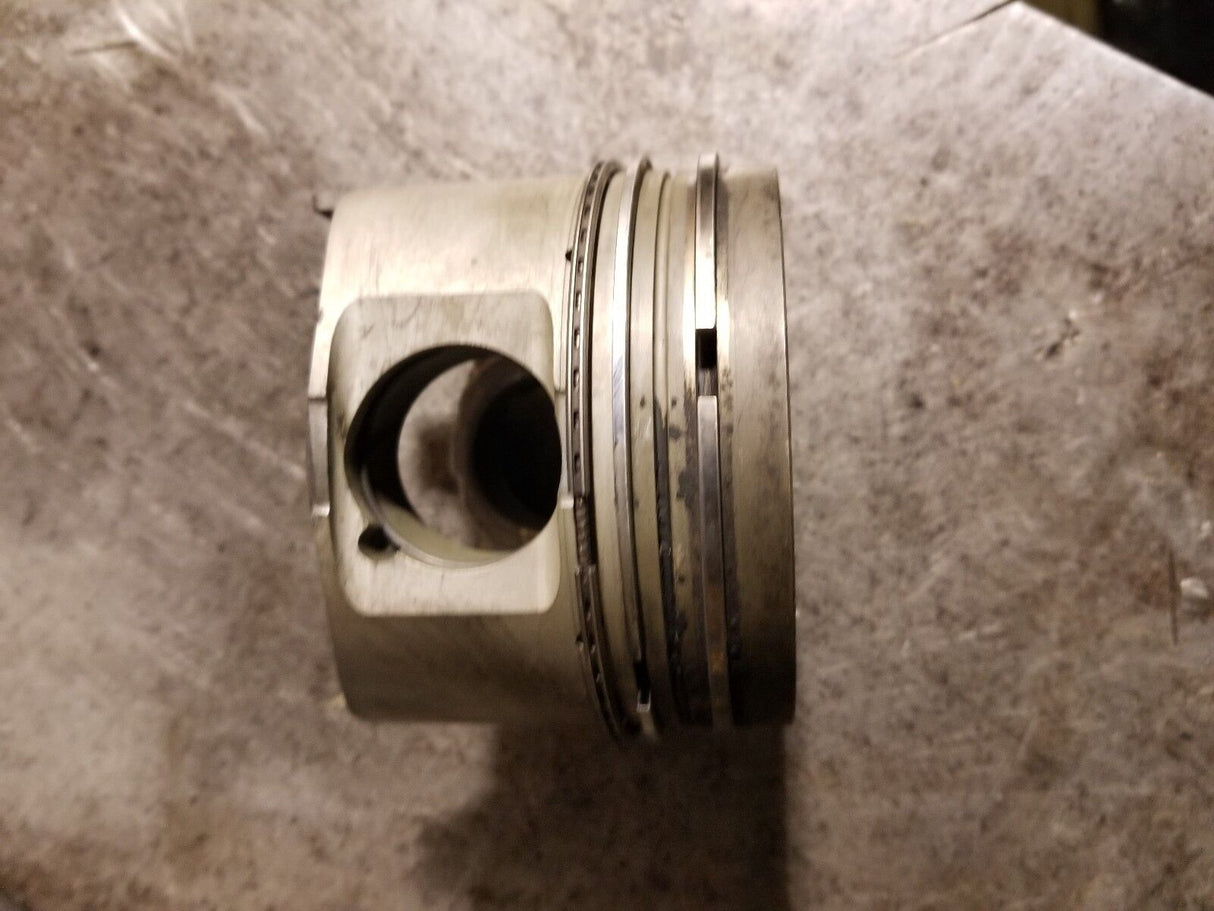 01 02 03 04 05 06 2001 - 2006 DURAMAX 6.6L PISTON RH PASSENGER 97303755 LLY LB7