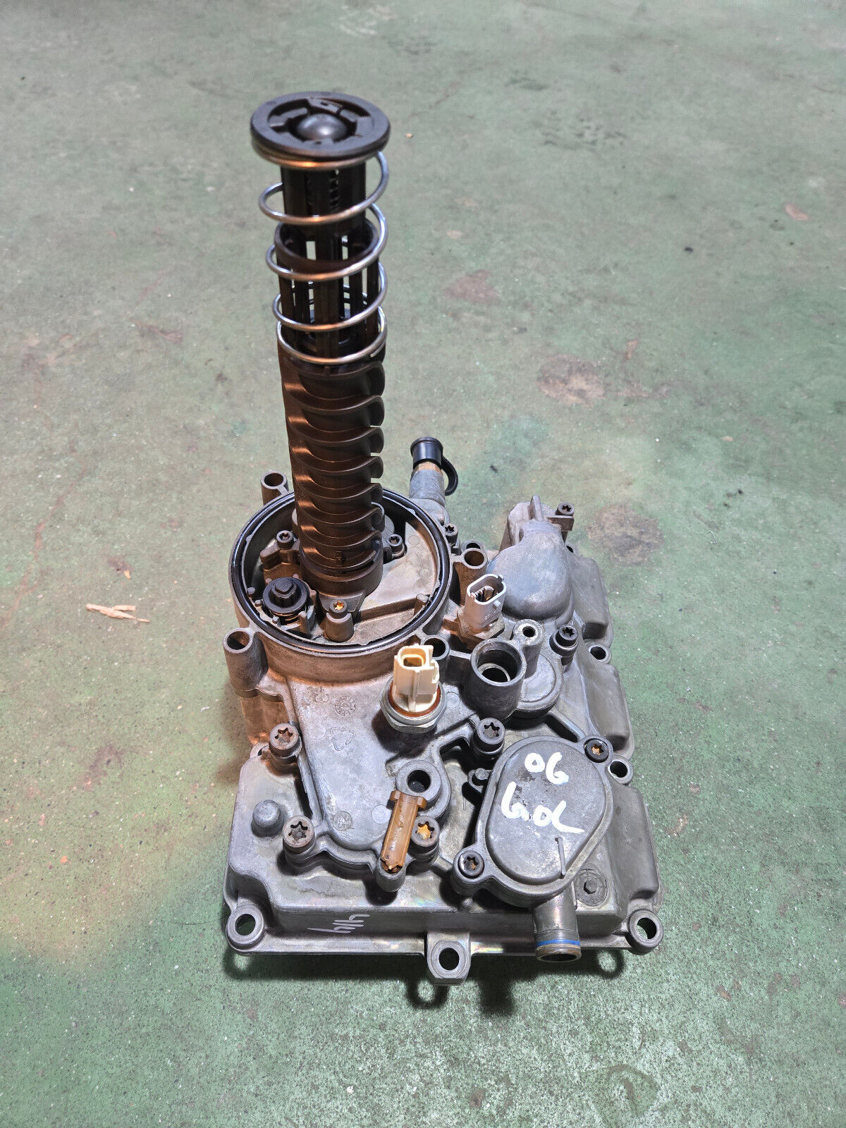 1150052R2 Ford OEM F250 F350 6.0 OIL COOLER HOUSING OIL FILTER HOUSING 32263C92