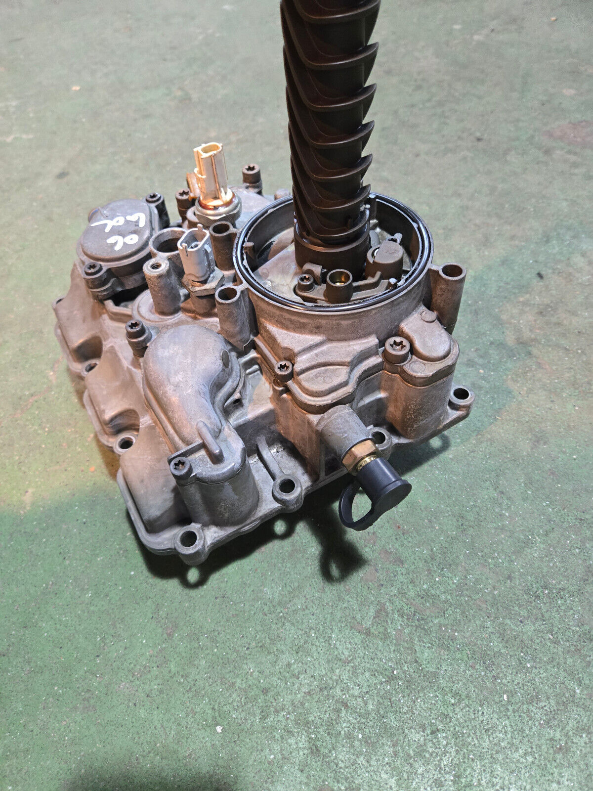 1150052R2 Ford OEM F250 F350 6.0 OIL COOLER HOUSING OIL FILTER HOUSING 32263C92