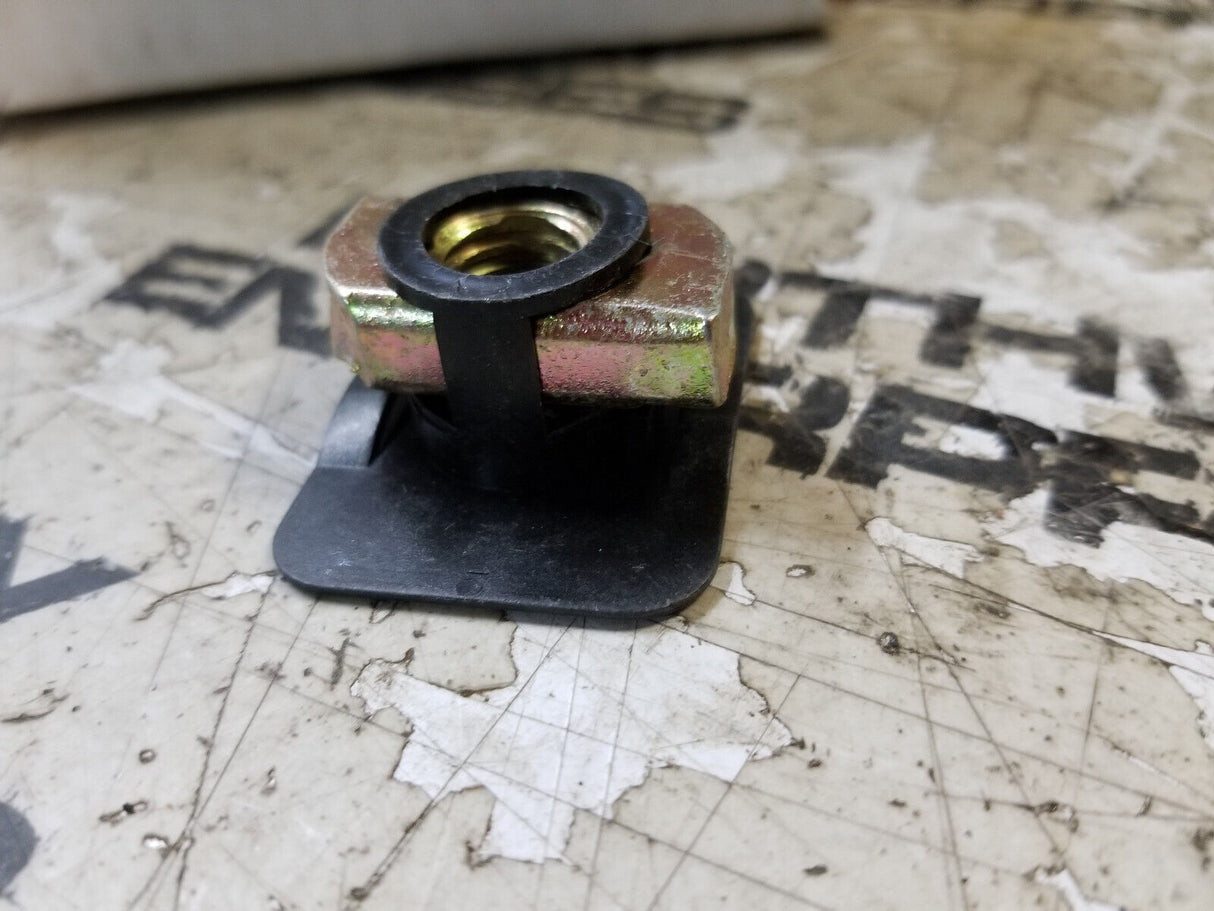 BOX OF 36PC AUSTRUT 1/2" SMARTNUT