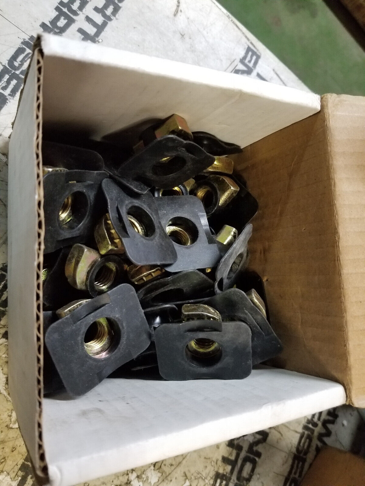 BOX OF 36PC AUSTRUT 1/2" SMARTNUT