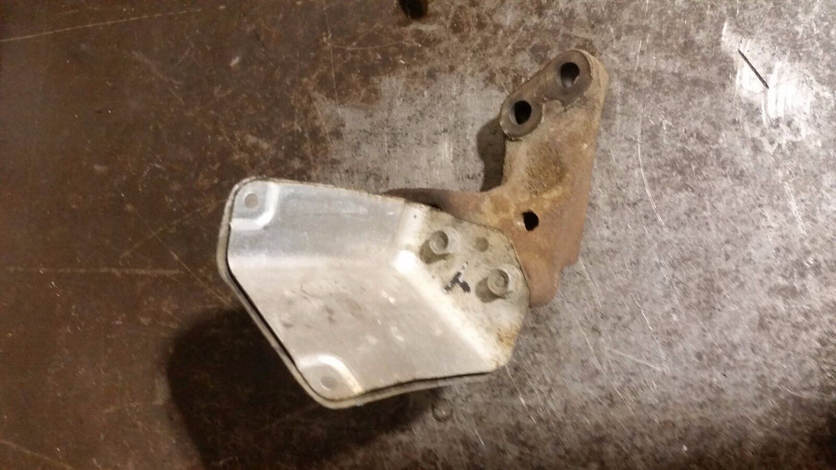 2006-2010 Chevy GMC 6.6 DURAMAX ENGINE BRACKET EGR BRACKET SHIELD 97366641