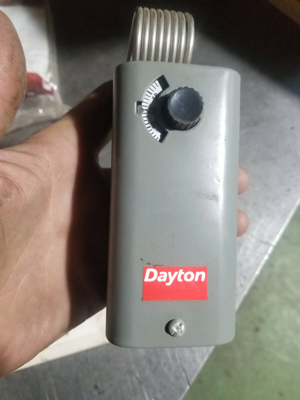 DAYTON 1UHH2 Mech Tstat,Heat or Cool,Steel,110/30F