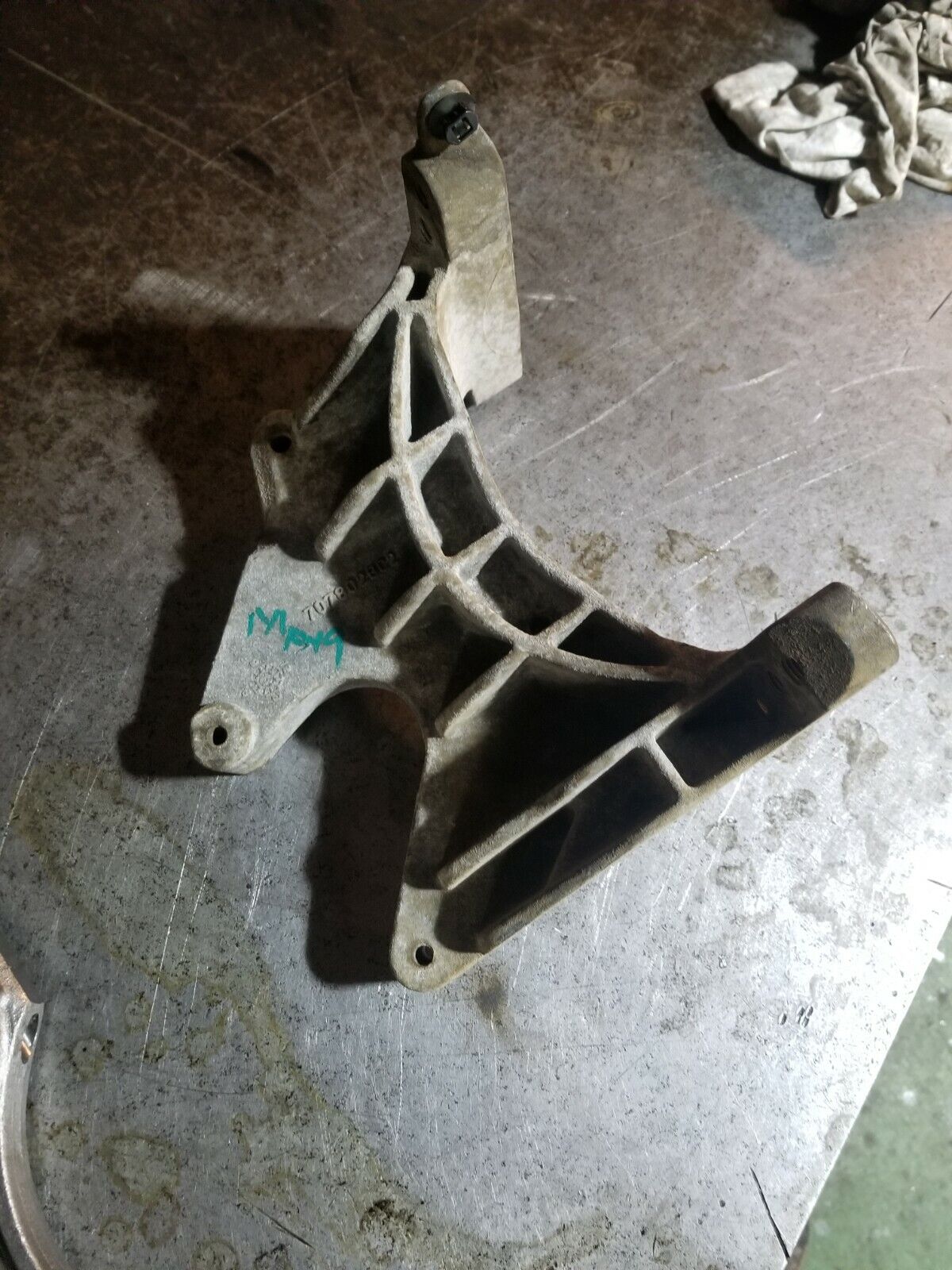 MAXXFORCE DT466E MOUNT BRACKET 7078028C2
