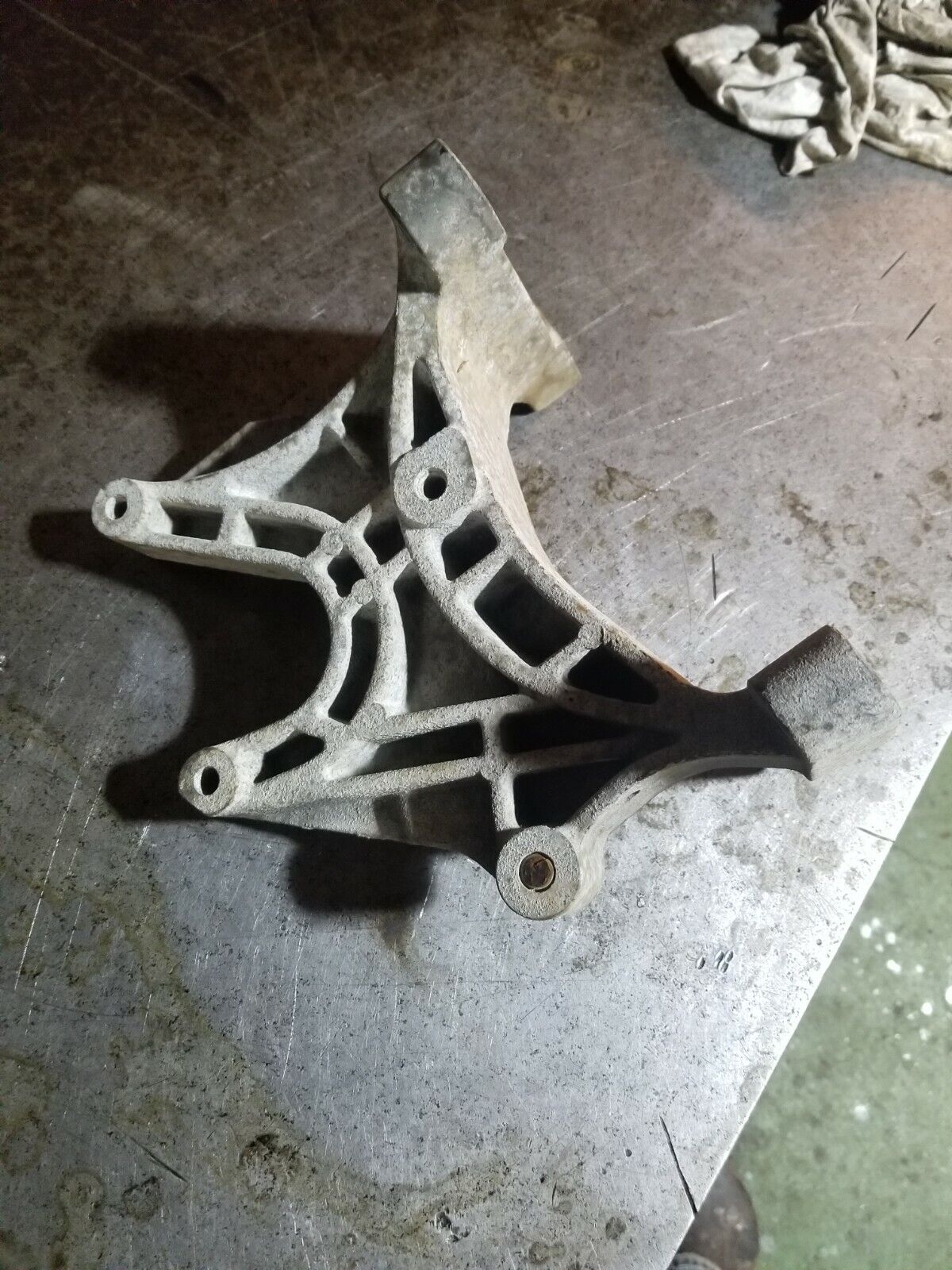 MAXXFORCE DT466E MOUNT BRACKET 7078028C2