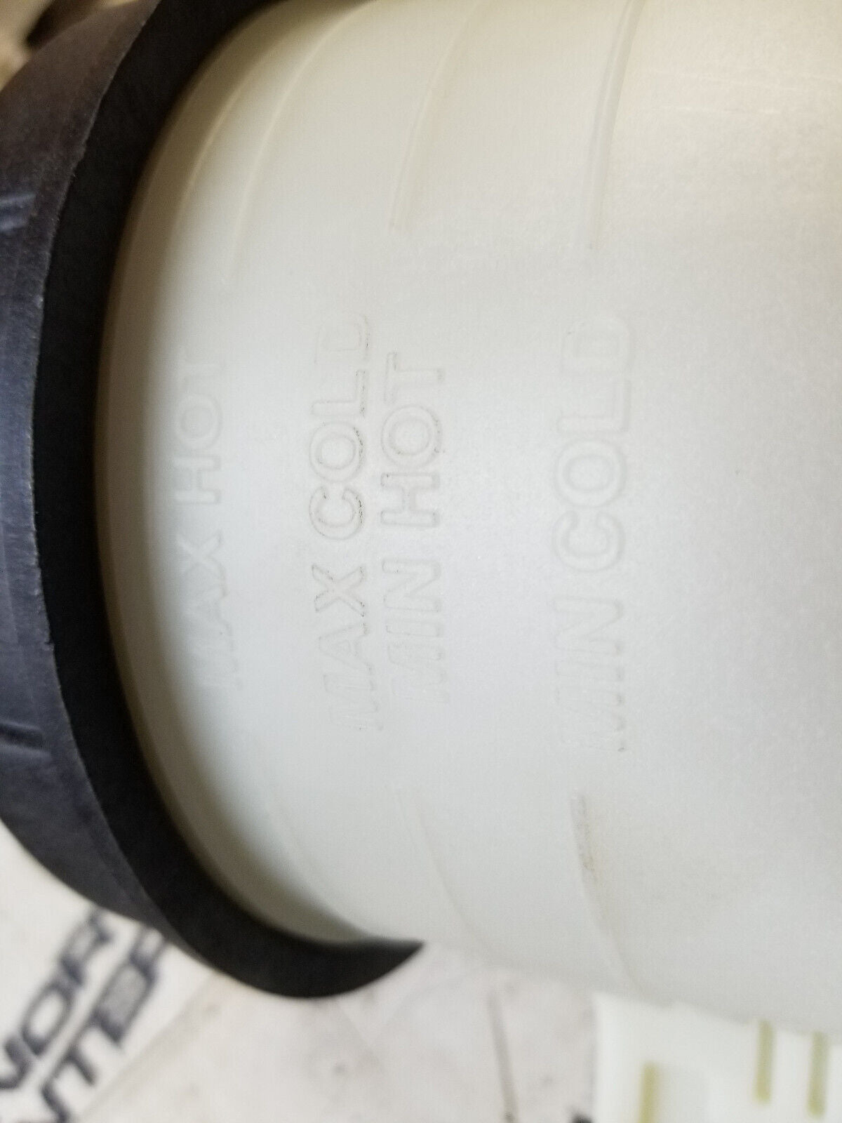 4043003C91 International HX Power Steering Pump Reservoir Filter