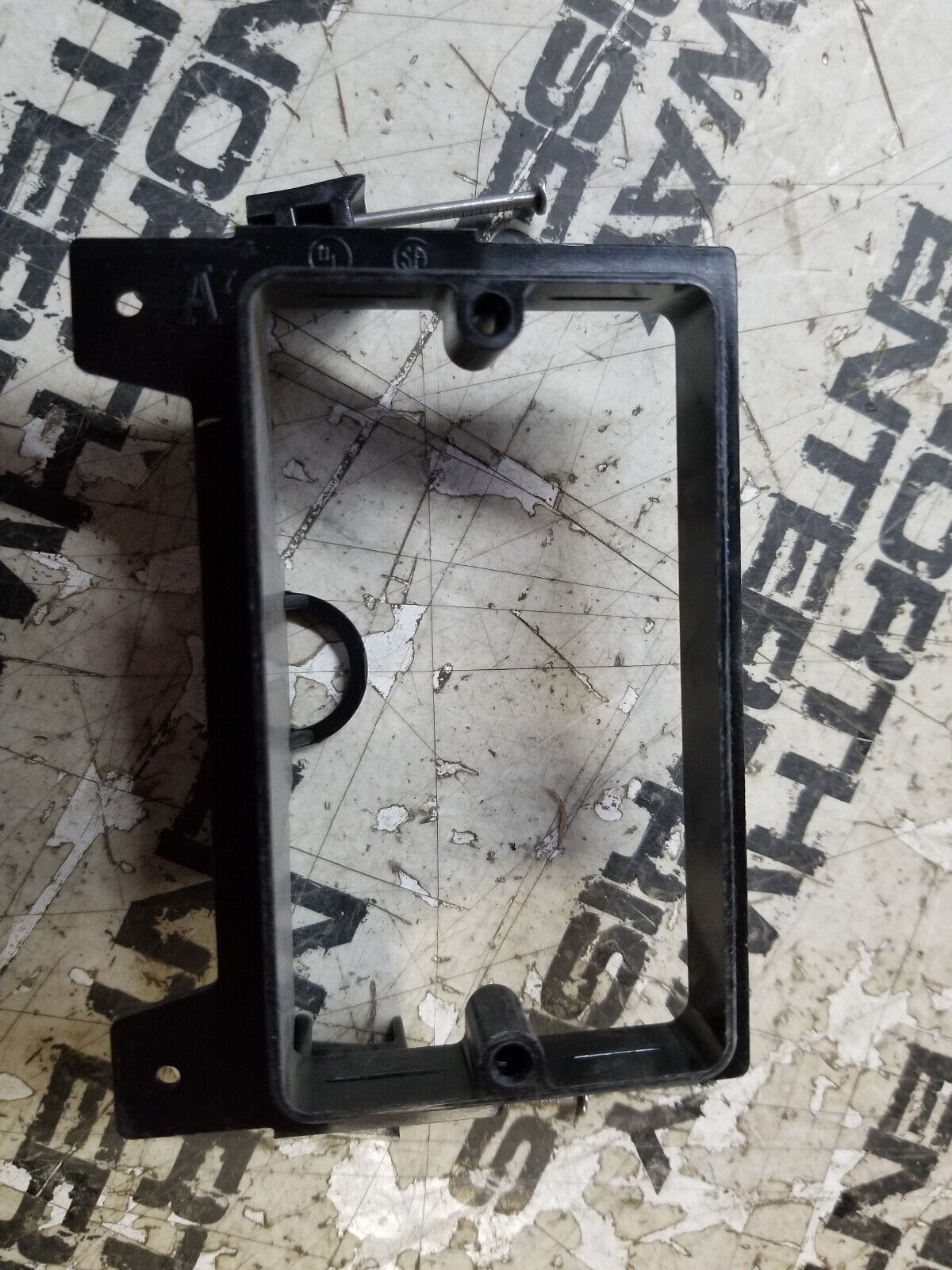 BOX OF 43PC ARLINGTON LVN1 NC Nail-On Single Gang Low Voltage Wall Plate