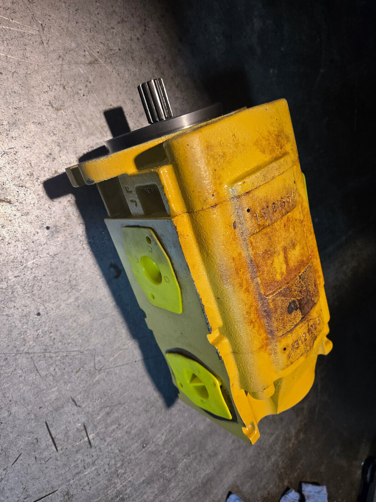 Caterpillar 594-0986 Gr B Pump Group, CAT Gear Pump for Fluid Flow in Hydraulics