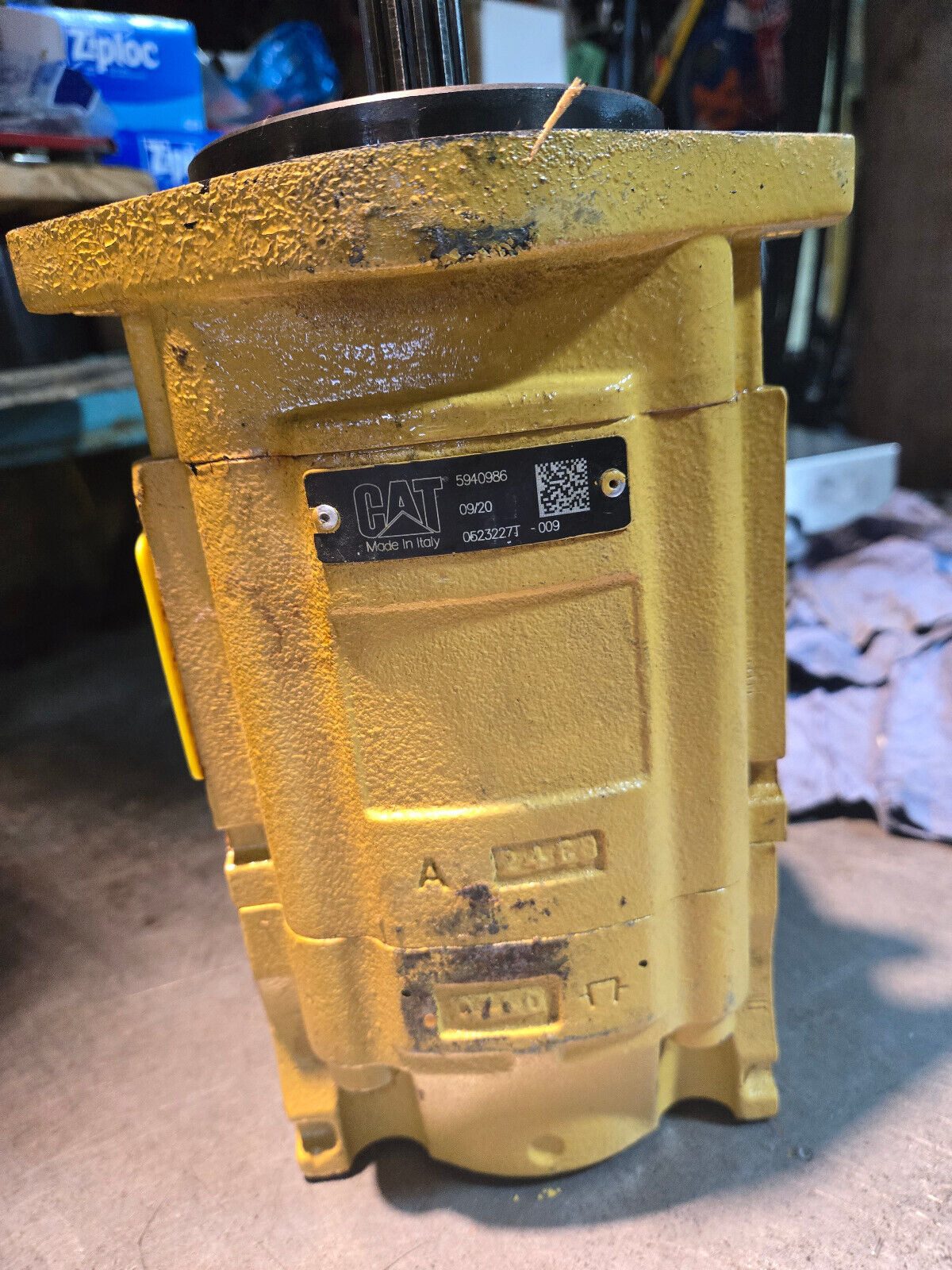 Caterpillar 594-0986 Gr B Pump Group, CAT Gear Pump for Fluid Flow in Hydraulics