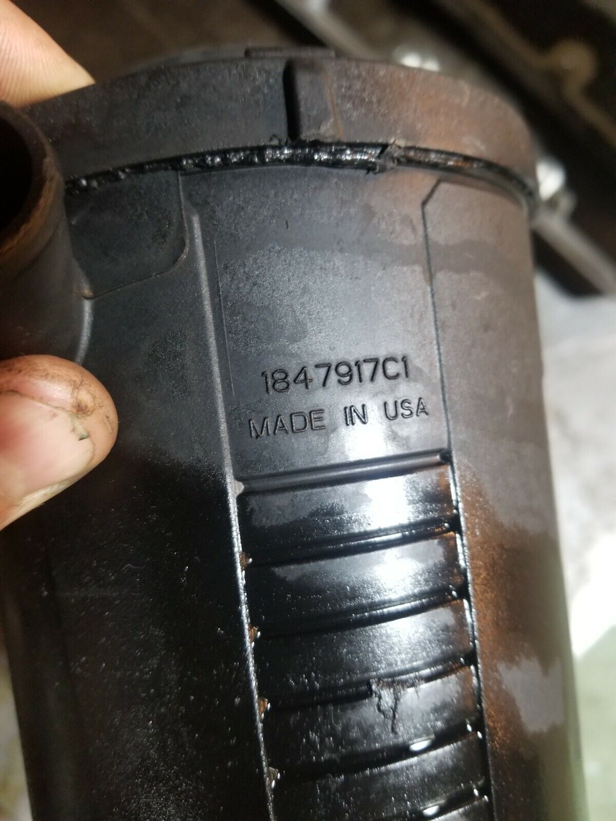 1847917C1 08-10 FORD PICKUP 6.4L OIL FILL SEPARATOR RESERVOIR FACTORY