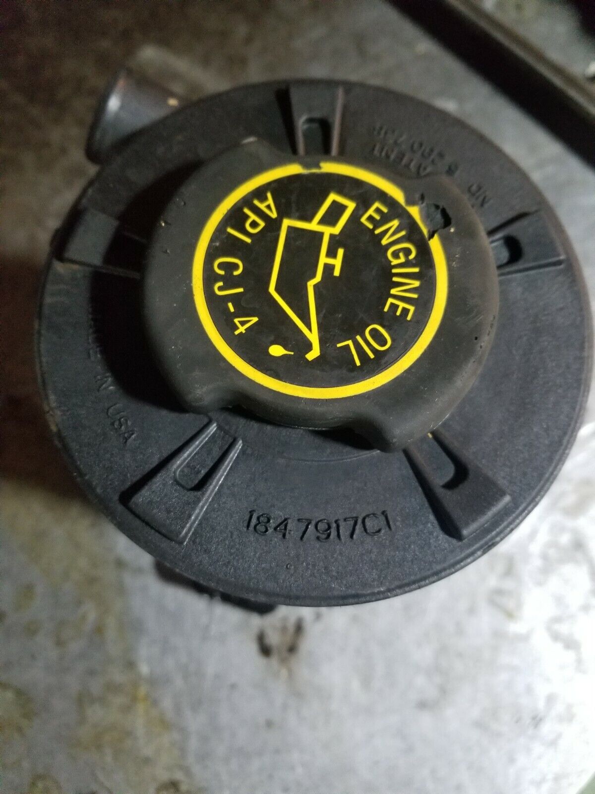 1847917C1 08-10 FORD PICKUP 6.4L OIL FILL SEPARATOR RESERVOIR FACTORY