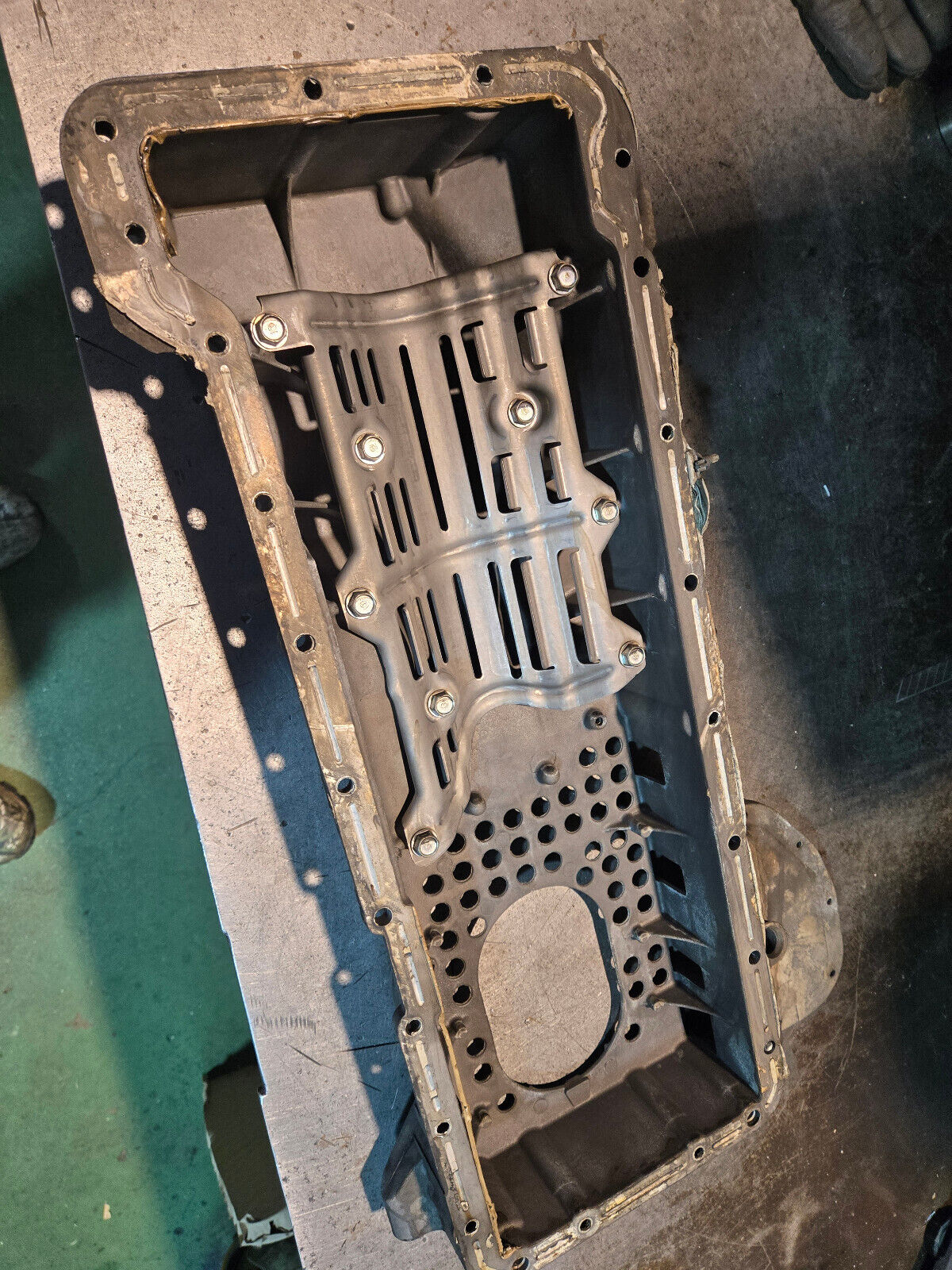 12634971 2011-2015 UPPER OIL PAN CHEVROLET Duramax 6.6l 6.6 LML reflml