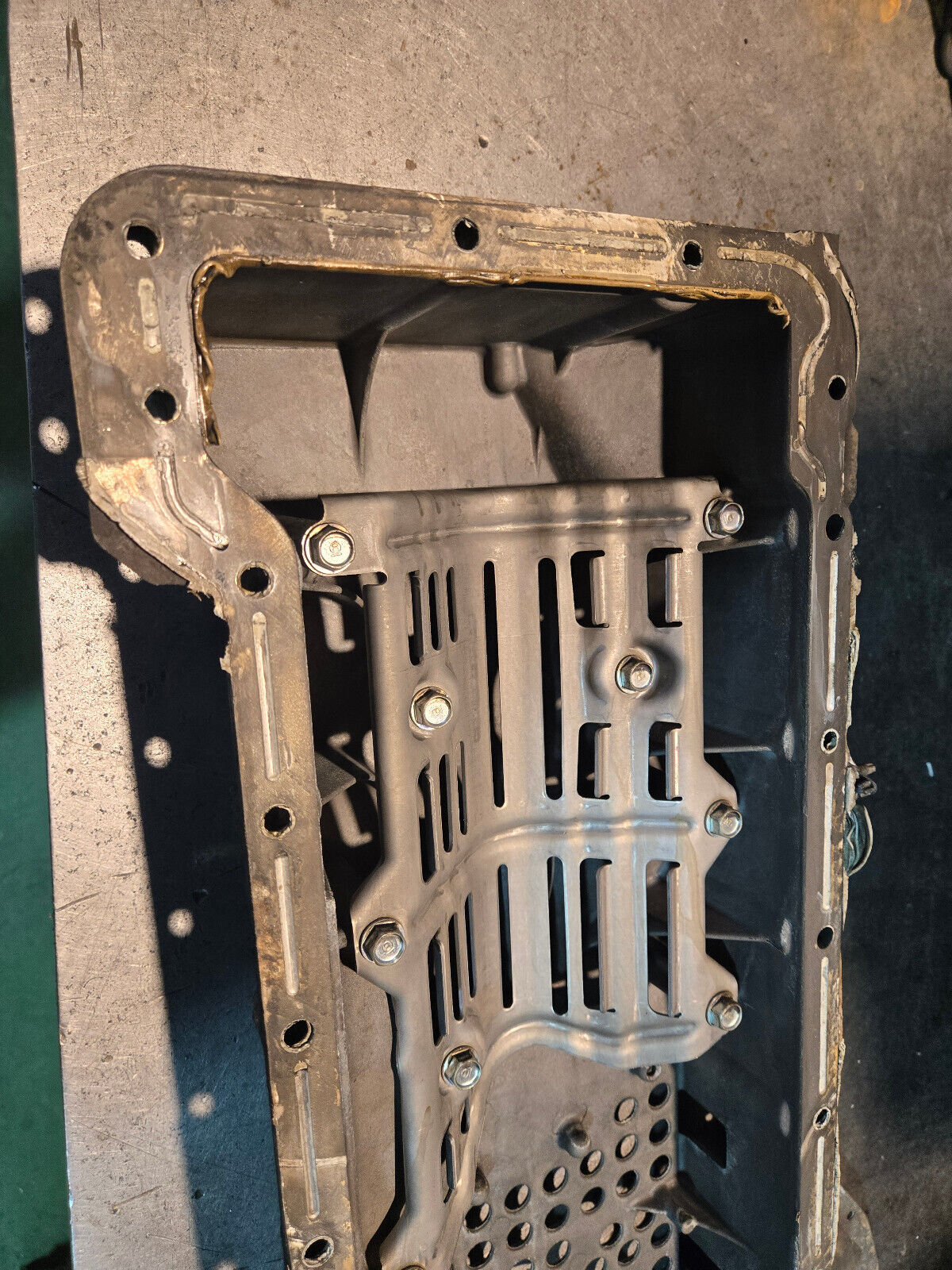 12634971 2011-2015 UPPER OIL PAN CHEVROLET Duramax 6.6l 6.6 LML reflml