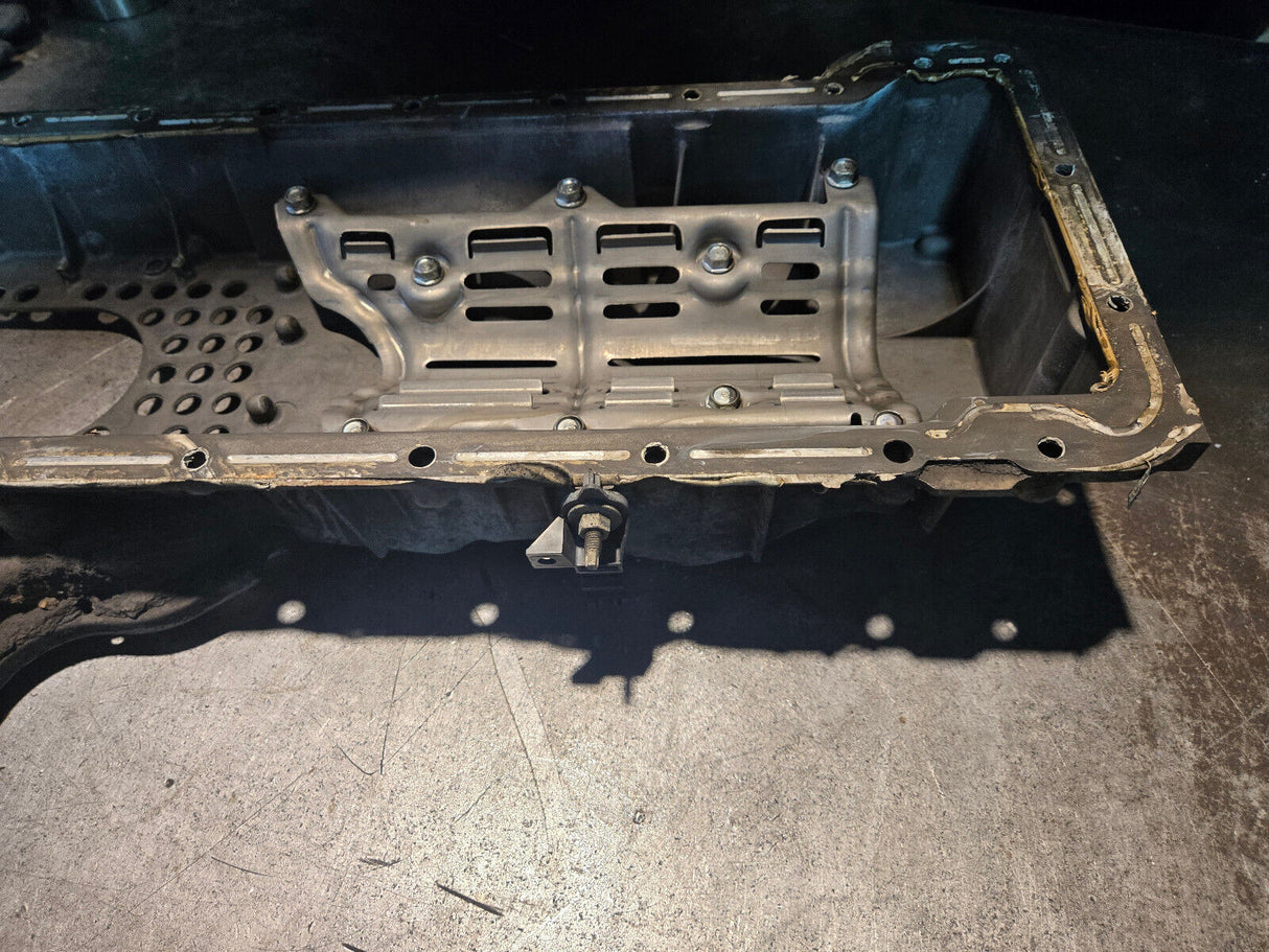 12634971 2011-2015 UPPER OIL PAN CHEVROLET Duramax 6.6l 6.6 LML reflml