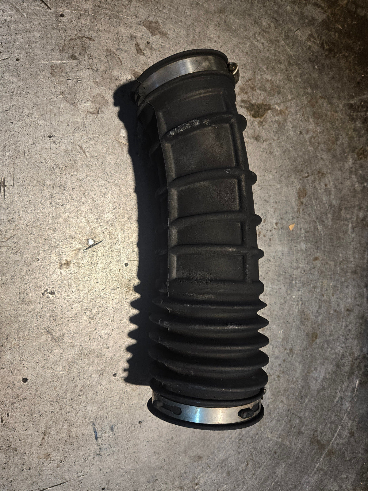 22744677 GM 11-16 LGH Genuine Parts Air Cleaner Outlet Duct REPLACES 20765281