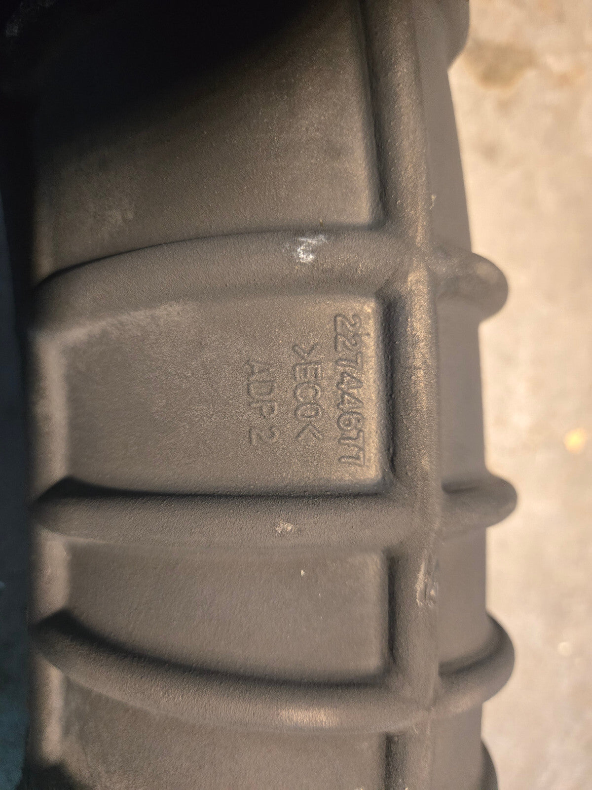 22744677 GM 11-16 LGH Genuine Parts Air Cleaner Outlet Duct REPLACES 20765281