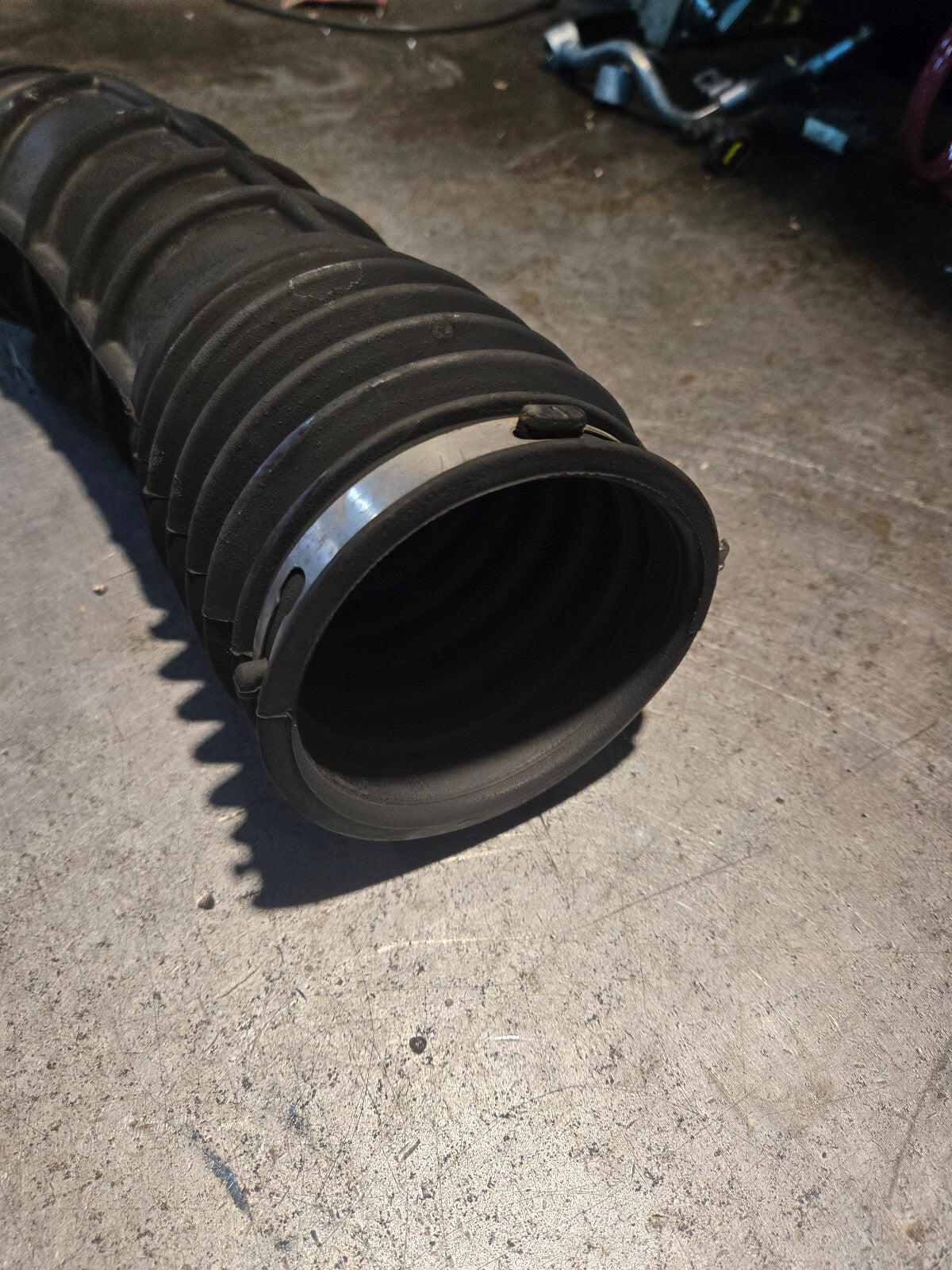 22744677 GM 11-16 LGH Genuine Parts Air Cleaner Outlet Duct REPLACES 20765281