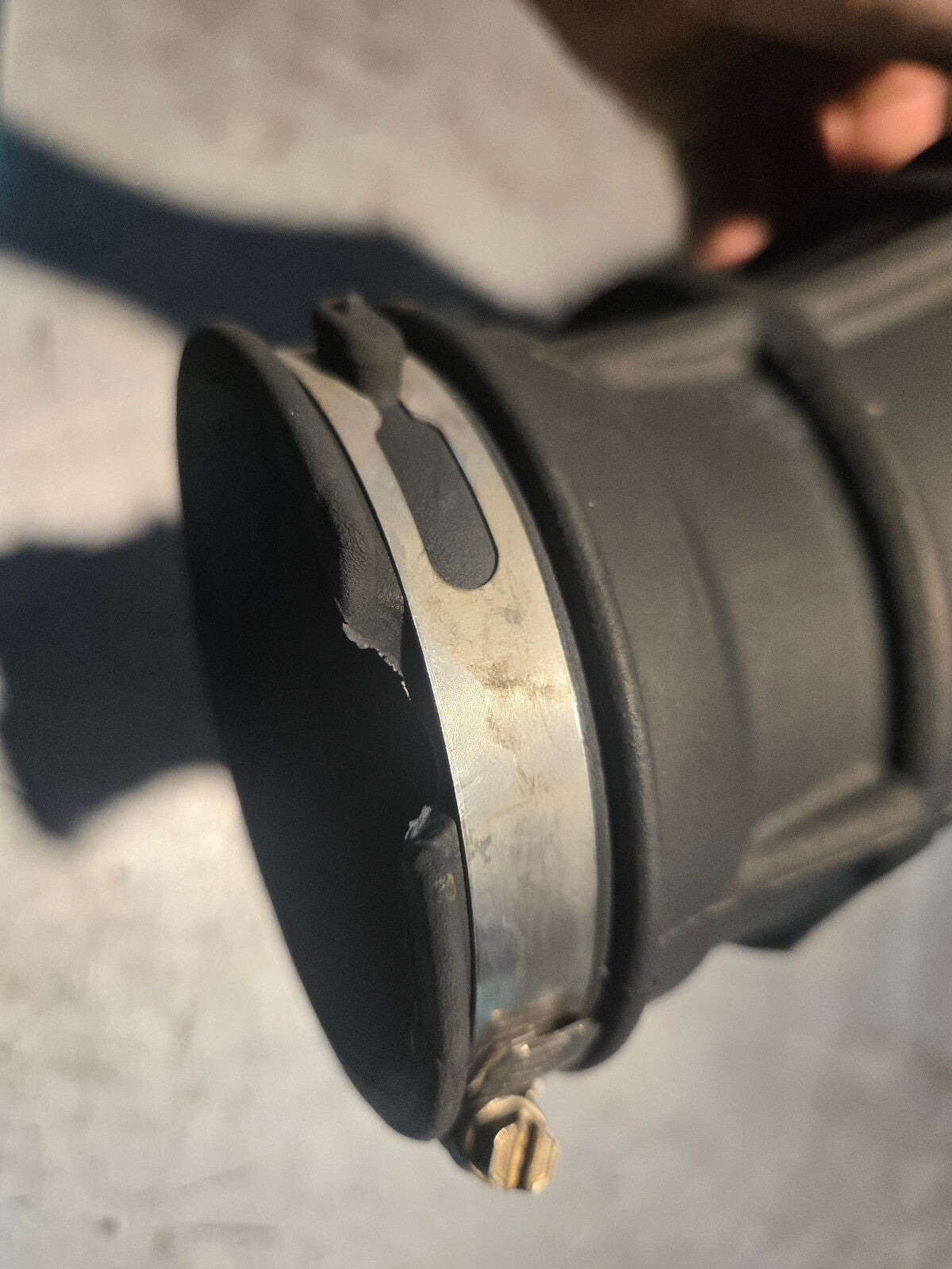 22744677 GM 11-16 LGH Genuine Parts Air Cleaner Outlet Duct REPLACES 20765281