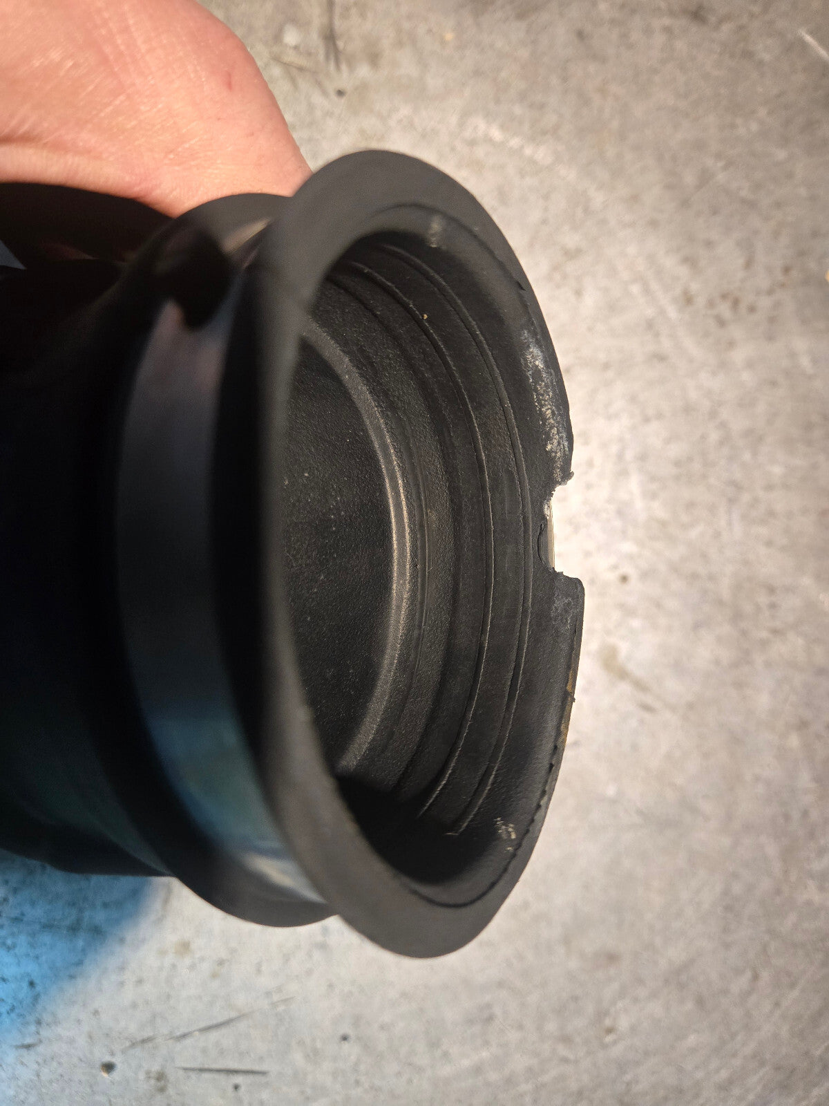 22744677 GM 11-16 LGH Genuine Parts Air Cleaner Outlet Duct REPLACES 20765281