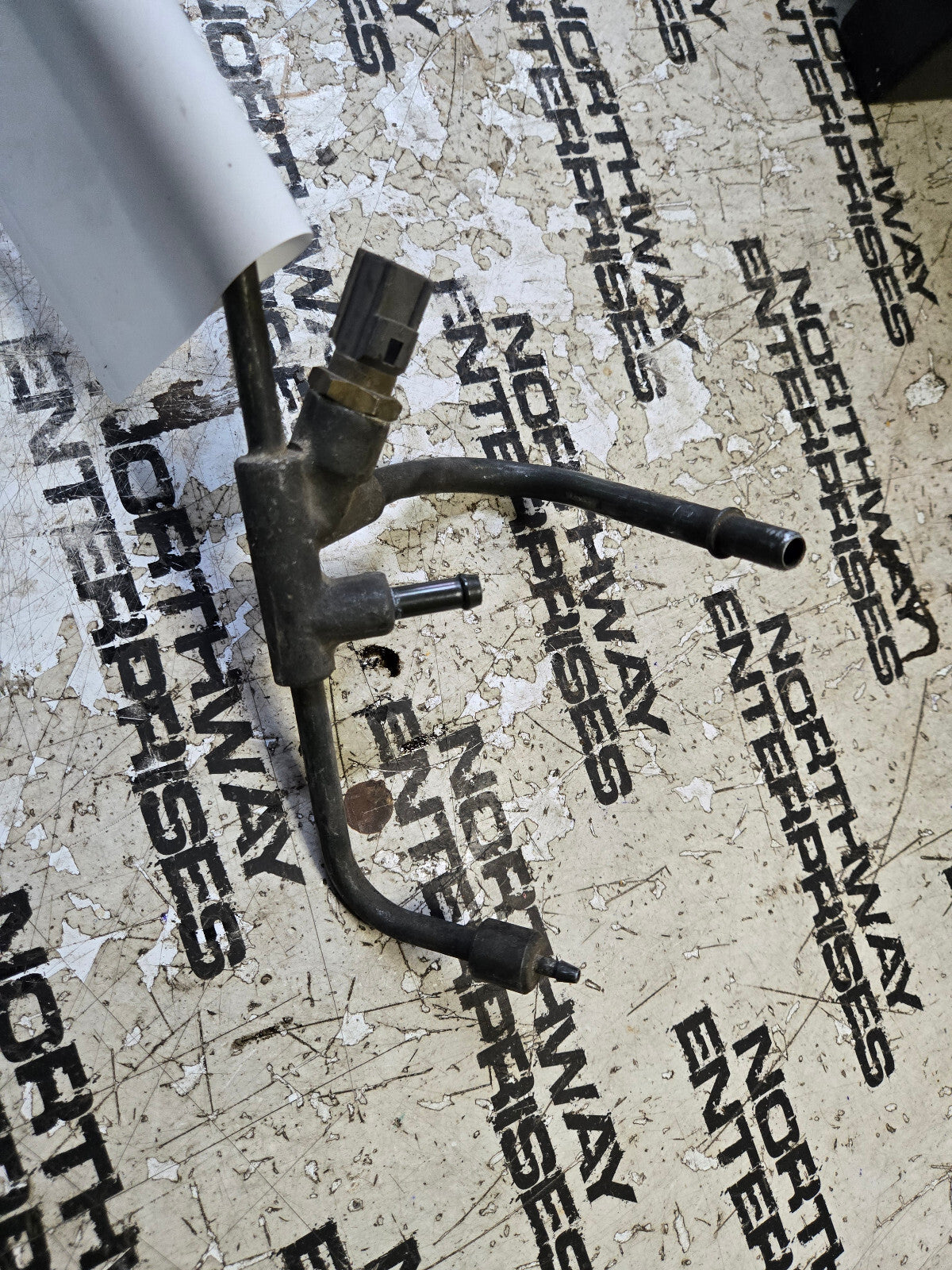 04 05 2004 2005 GM 97320418 Pipe Asm,Fuel Injection Fuel Return Rear LLY