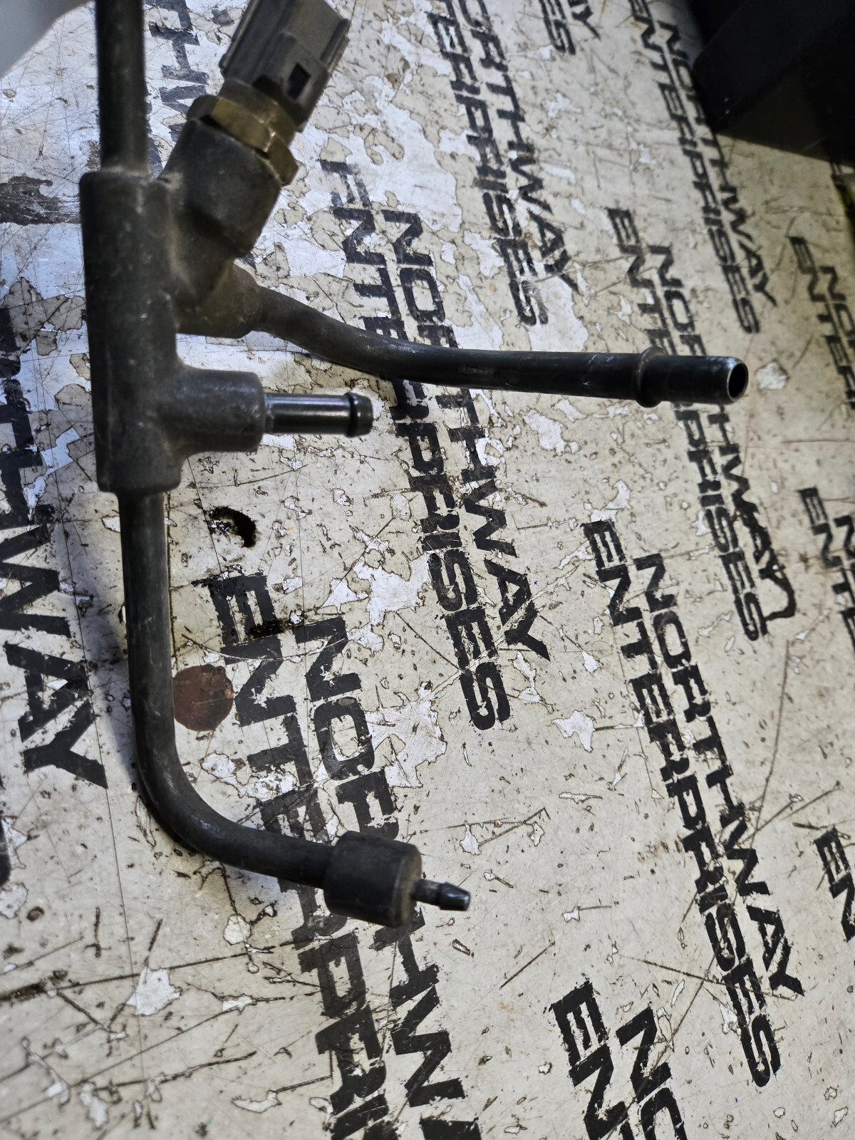 04 05 2004 2005 GM 97320418 Pipe Asm,Fuel Injection Fuel Return Rear LLY