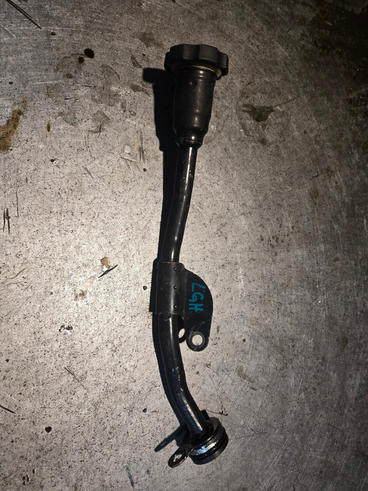 98090962 11-16 Chevrolet Express 3500 LGH Duramax 6.6L Oil Fill Tube with Cap