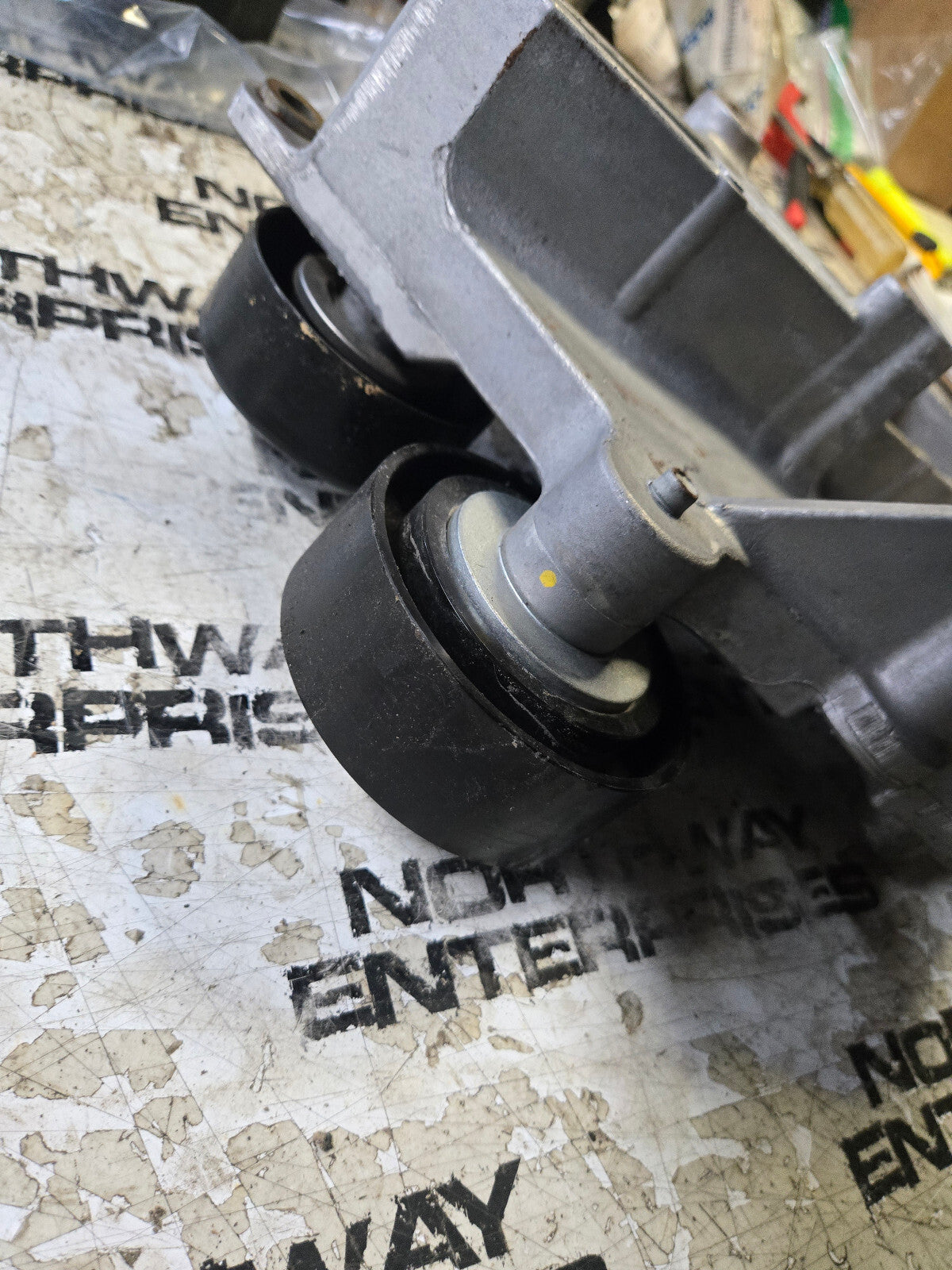 L5P GM Genuine Parts Alternator Bracket 12700411