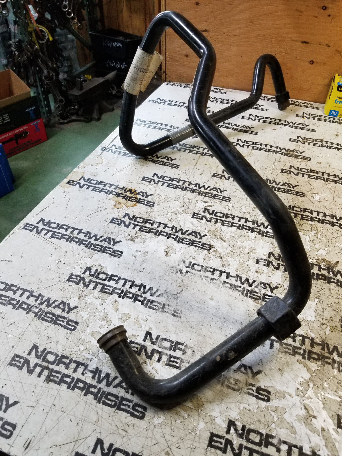 AT305114 JOHN DEERE OIL LINE