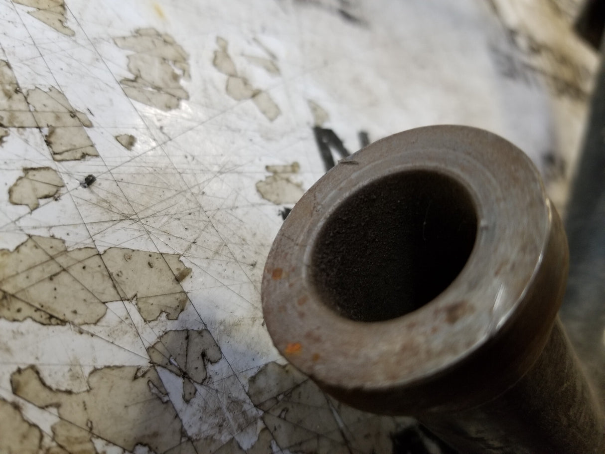 AT305114 JOHN DEERE OIL LINE