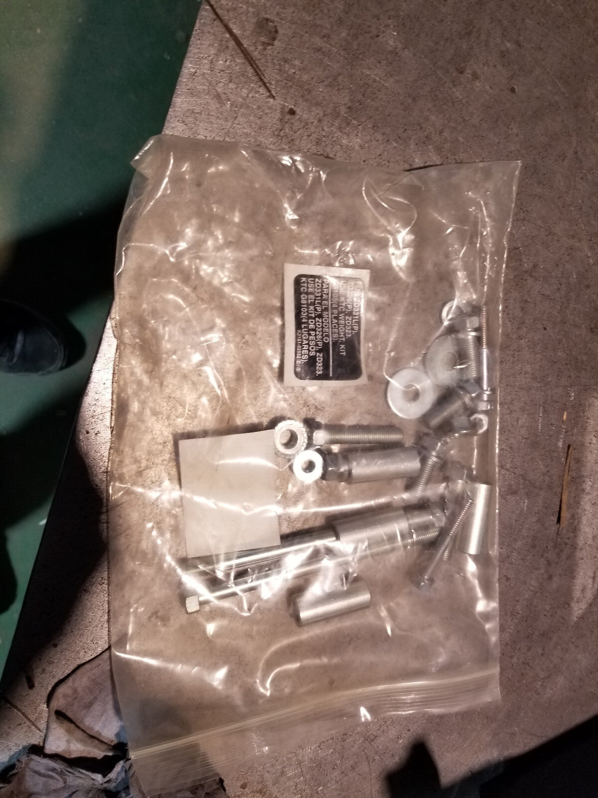 ZD3124 REAR WEIGHT BRACKET KIT / ZD33