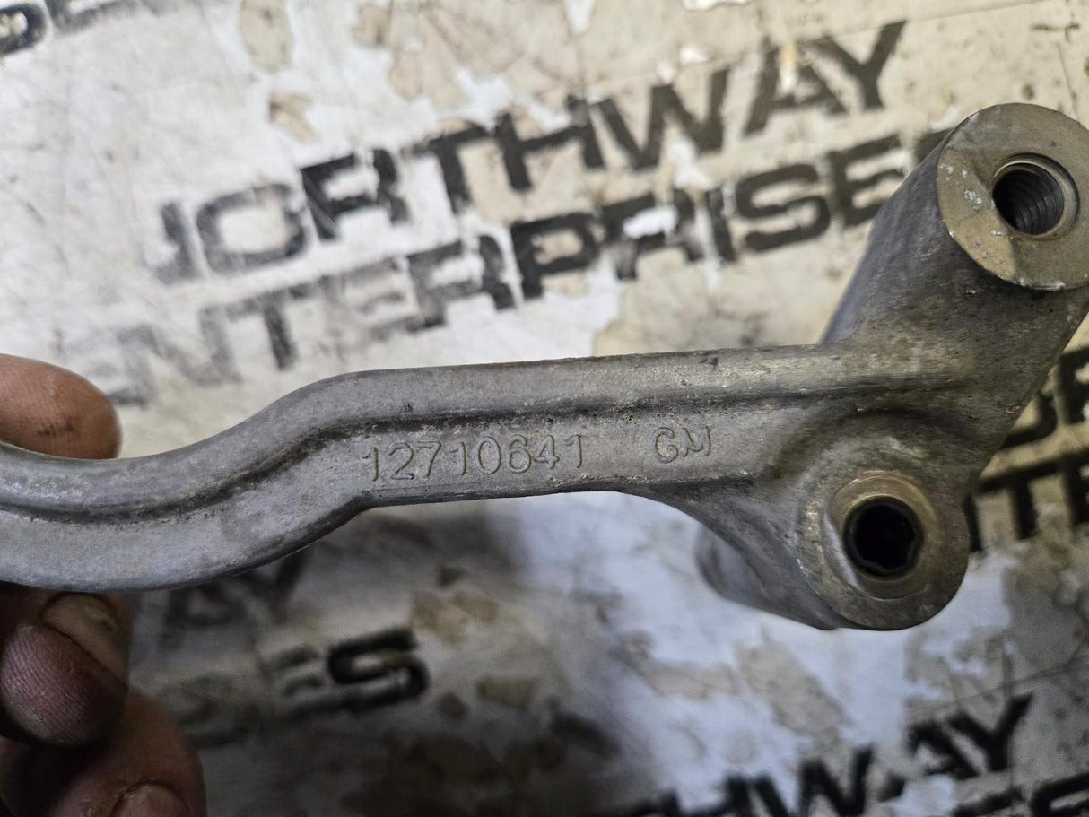 12710641 2017-2023 Chevrolet DURAMAX 6.6L Diesel Injector Fuel Rail Bracket