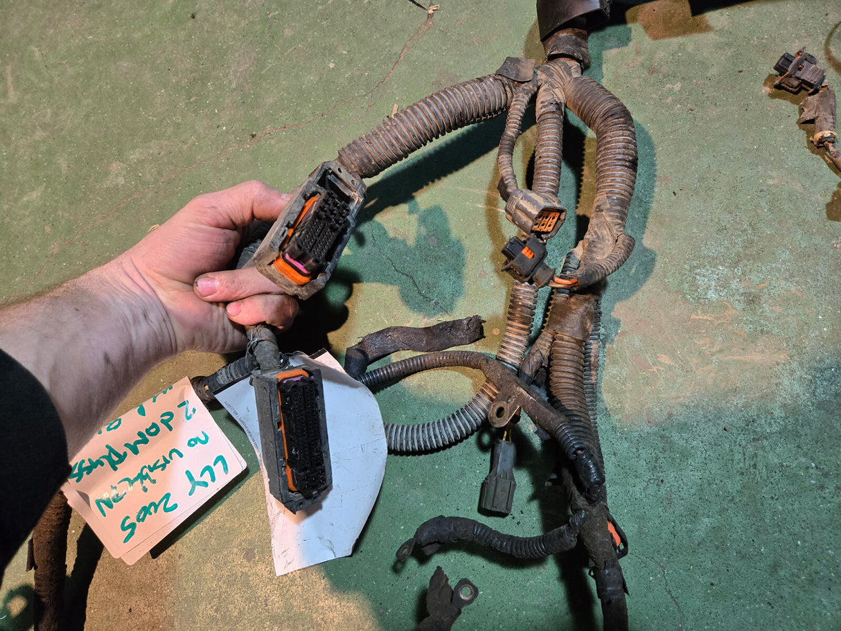 2005/06 LLY 6.6L DURAMAX ENGINE HARNESS NO VISIBLE PN. 2 DAMAGED PLUGS