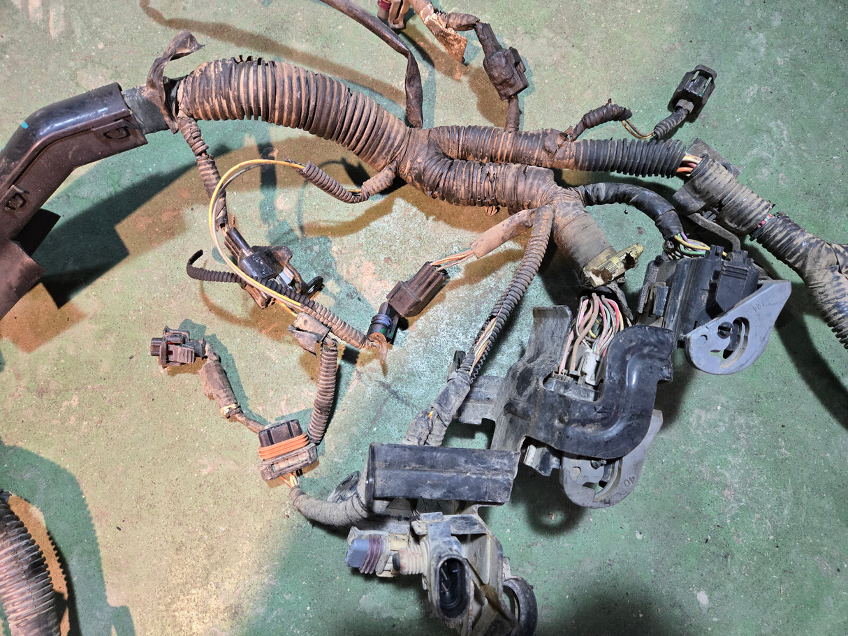 2005/06 LLY 6.6L DURAMAX ENGINE HARNESS NO VISIBLE PN. 2 DAMAGED PLUGS