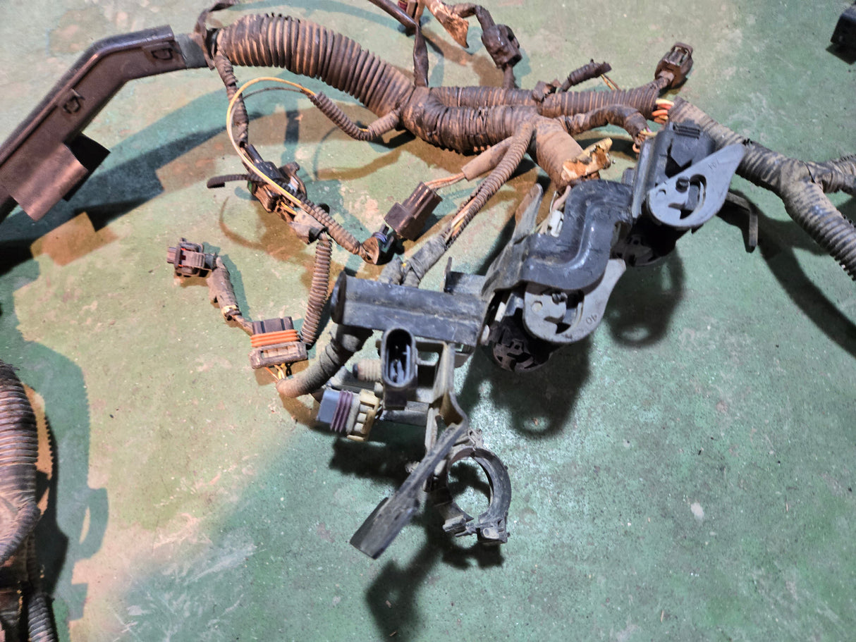 2005/06 LLY 6.6L DURAMAX ENGINE HARNESS NO VISIBLE PN. 2 DAMAGED PLUGS