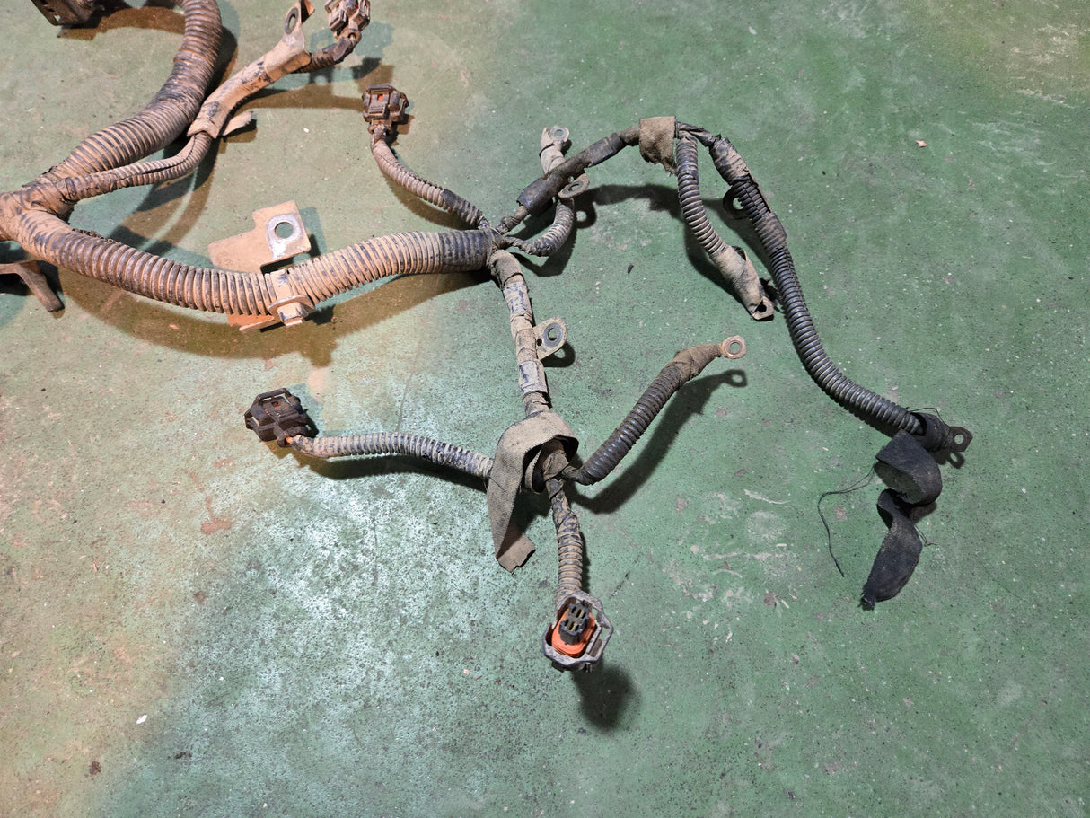 2005/06 LLY 6.6L DURAMAX ENGINE HARNESS NO VISIBLE PN. 2 DAMAGED PLUGS