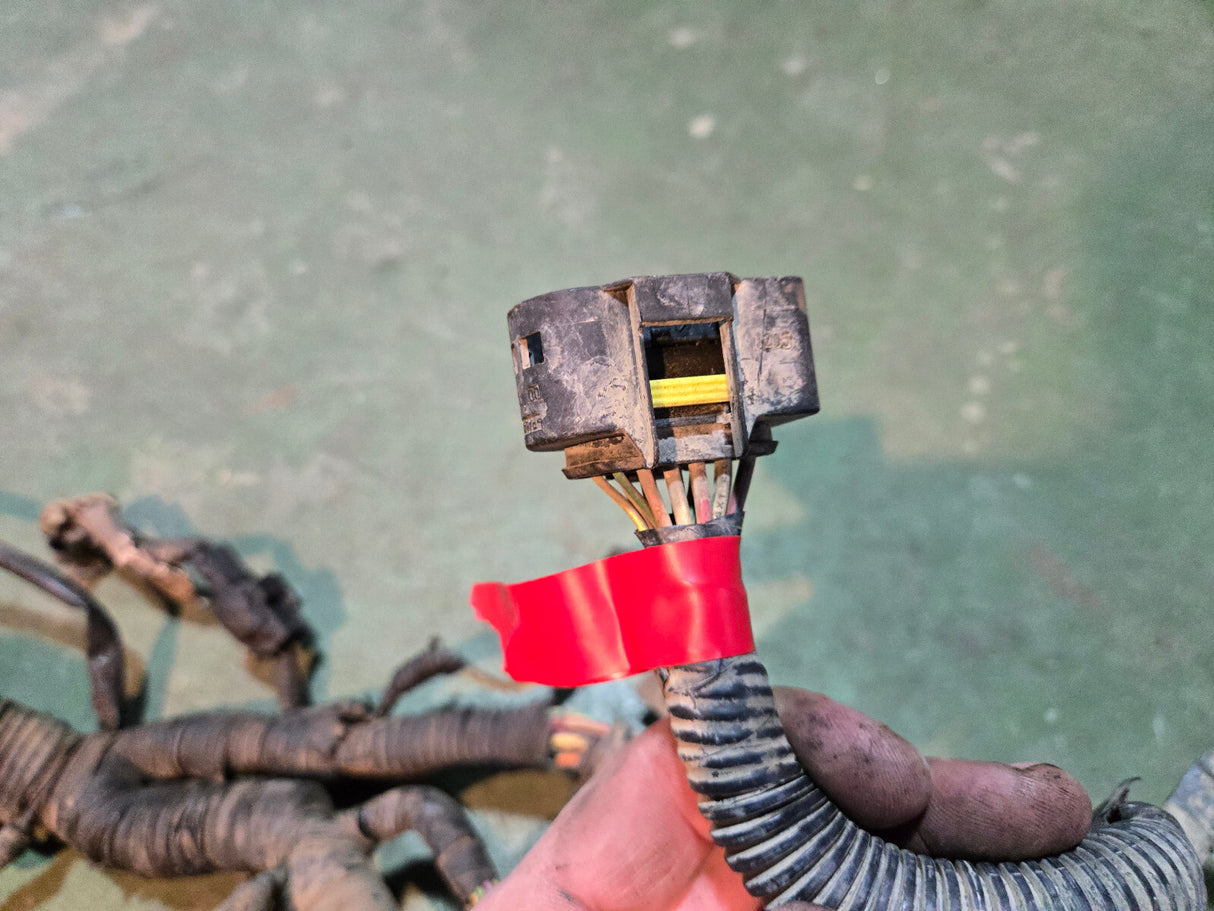 2005/06 LLY 6.6L DURAMAX ENGINE HARNESS NO VISIBLE PN. 2 DAMAGED PLUGS