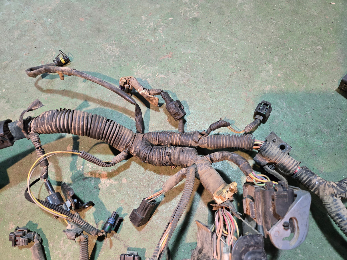 2005/06 LLY 6.6L DURAMAX ENGINE HARNESS NO VISIBLE PN. 2 DAMAGED PLUGS