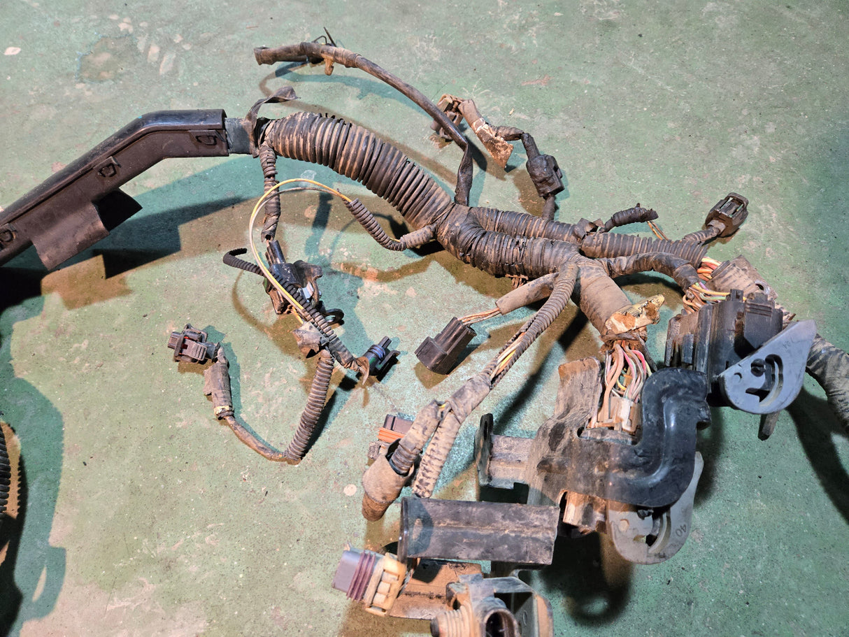 2005/06 LLY 6.6L DURAMAX ENGINE HARNESS NO VISIBLE PN. 2 DAMAGED PLUGS