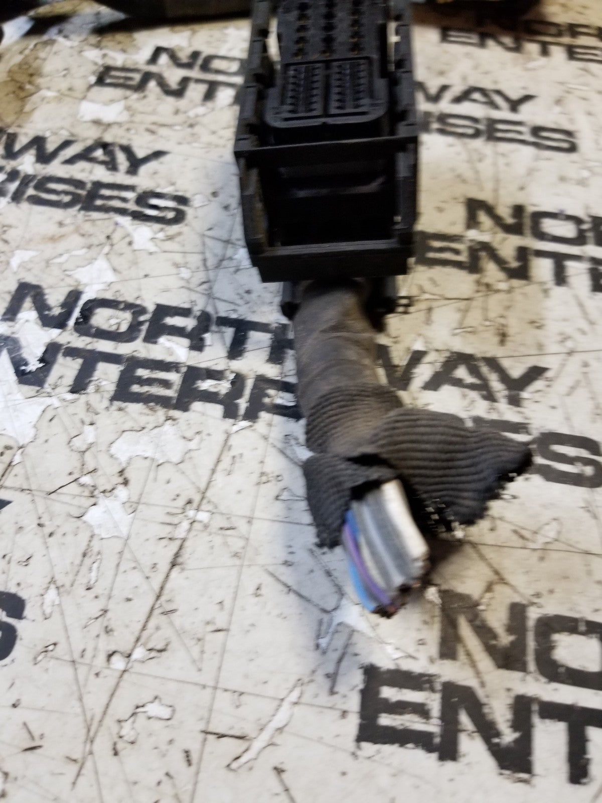 6.6L DURAMAX L5P 2017+ ENGINE HARNESS PIGTAIL 43 SOCKET