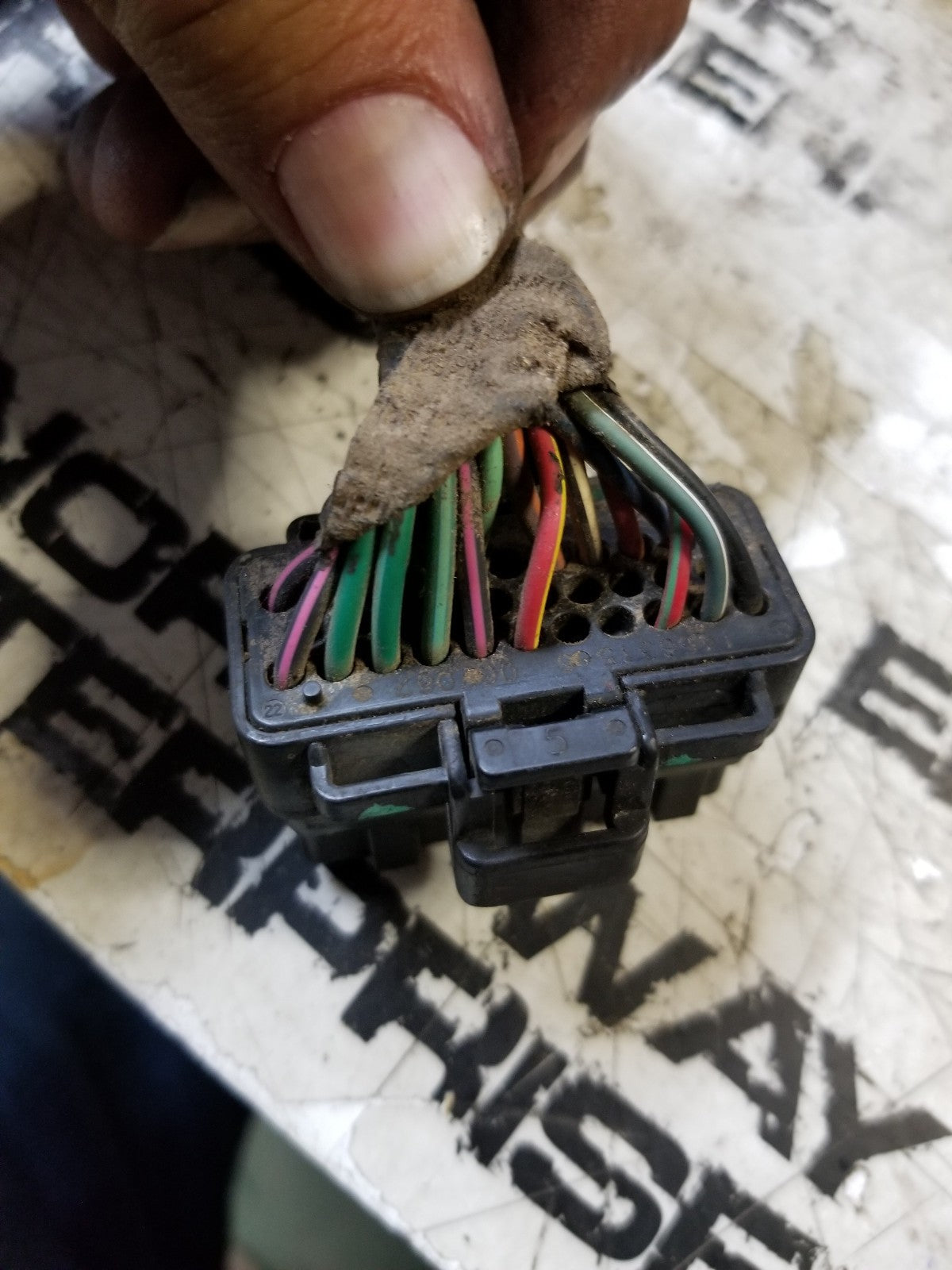 6.0L POWERSTROKE ENGINE HARNESS PIGTAIL CONNECTOR
