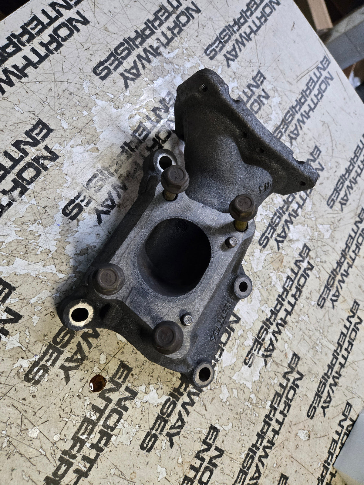 L5P TURBO PEDISTAL 12677705 TURBOCHARGER EXHAUST ADAPTER