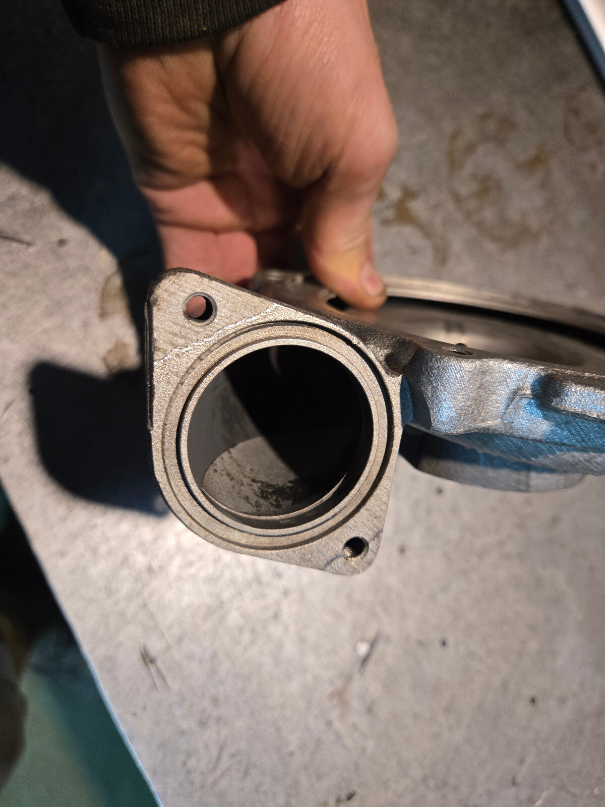 3.0l ECODIESEL TURBO INTAKE SIDE 35242180F TURBOCHARGER HOUSING