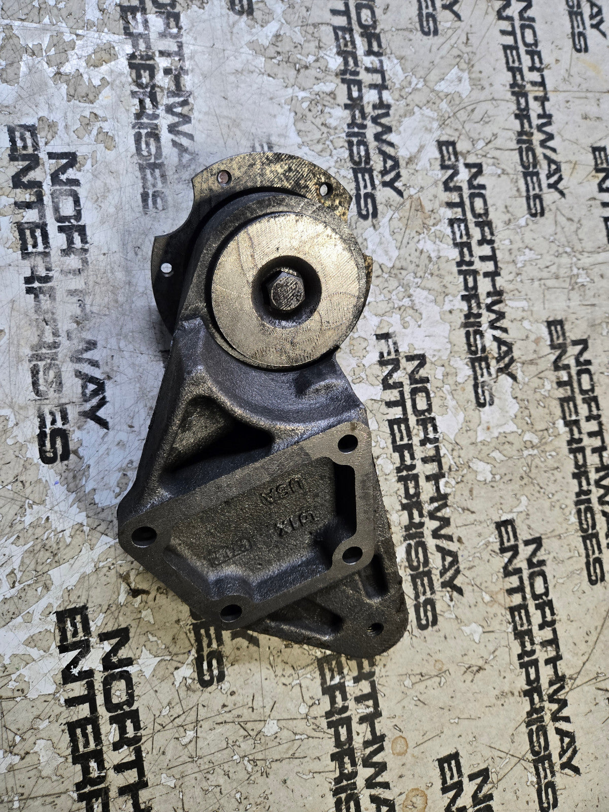 3949700 Cummins 2500 3500 5.9L 6.7 fan hub mout pulley bracket dodge 04-09