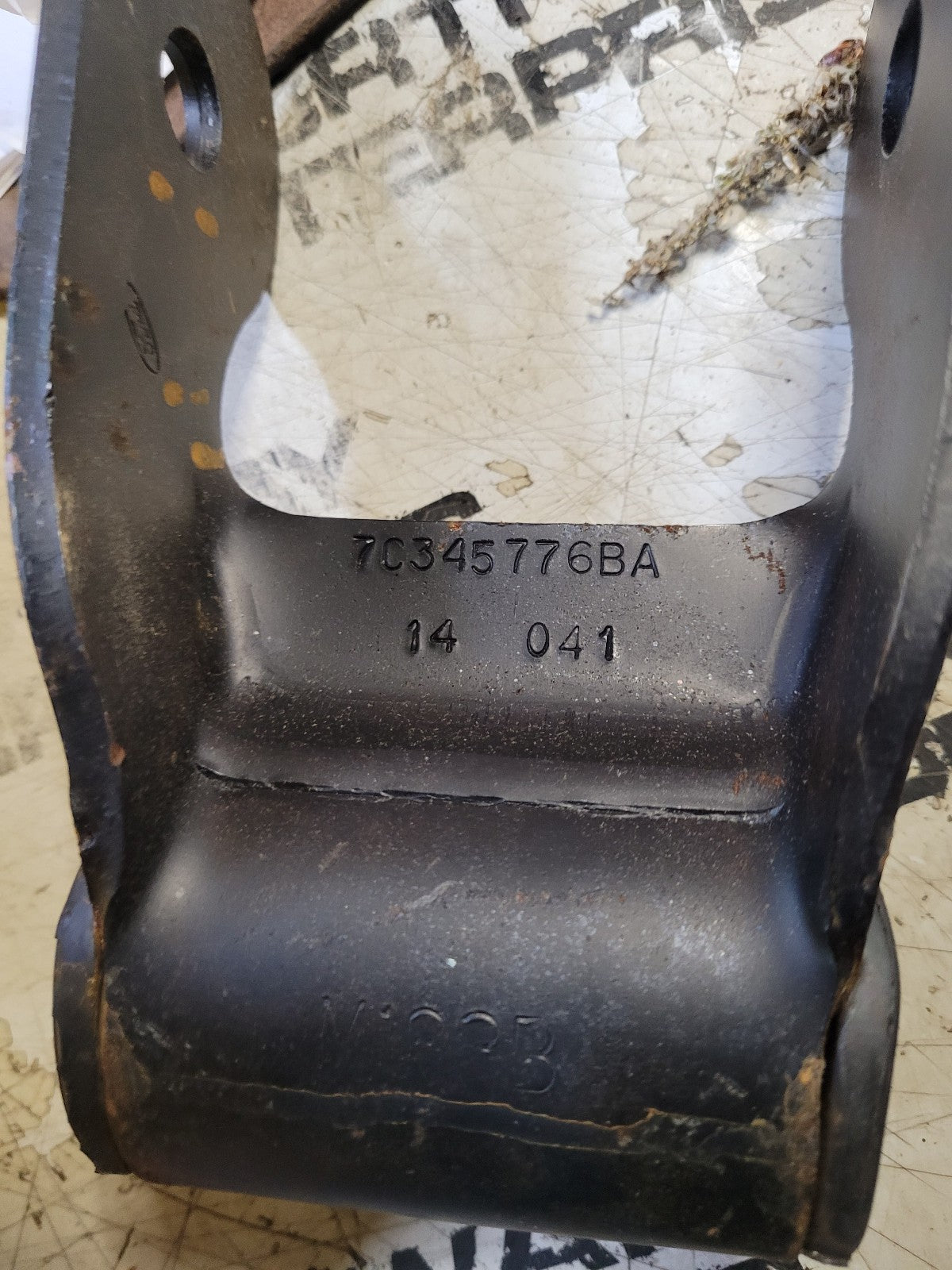 7C3Z-5776-B FORD SHACKLE 7C3Z5776B
